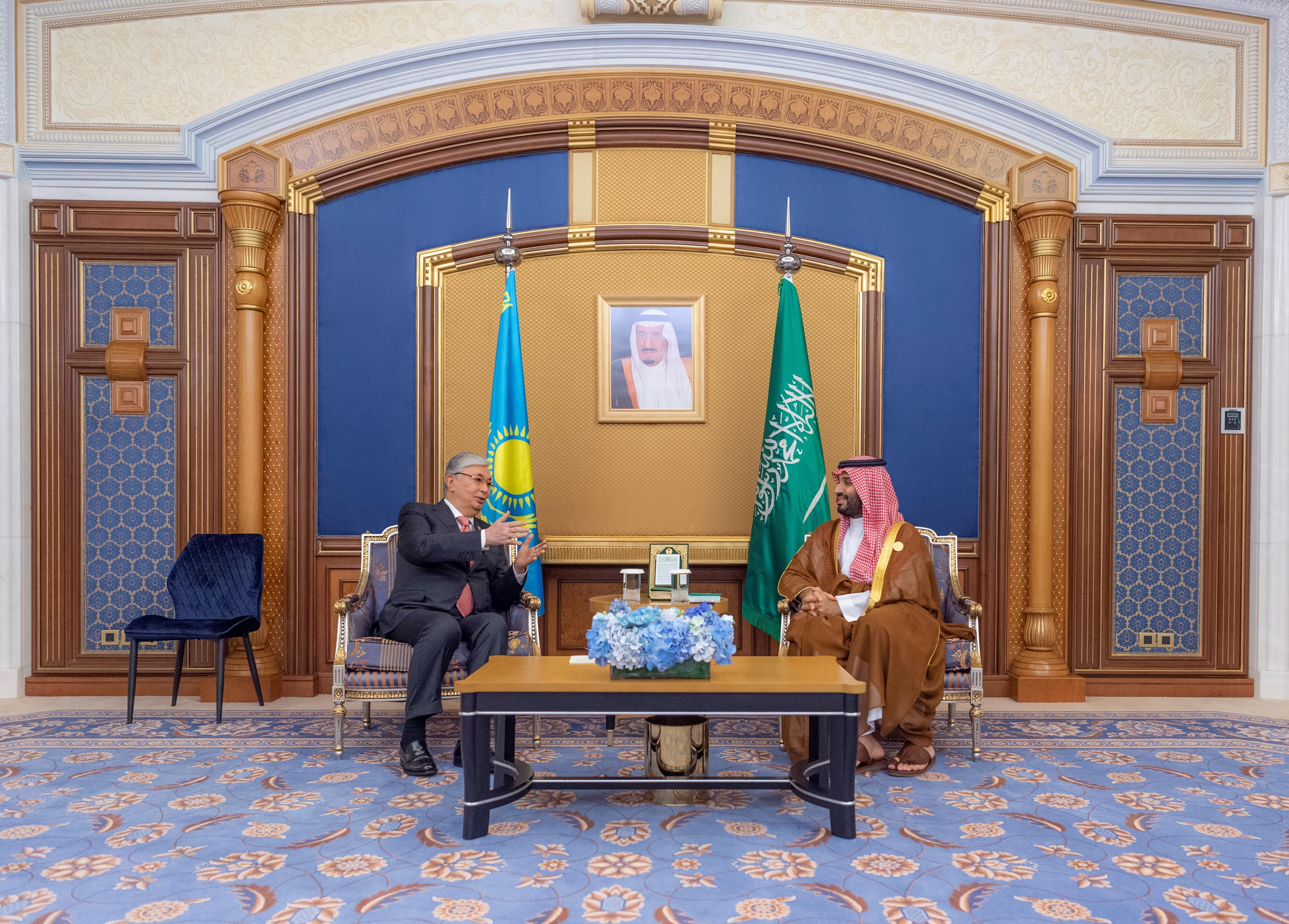 ولي العهد يلتقي رئيس كازاخستان