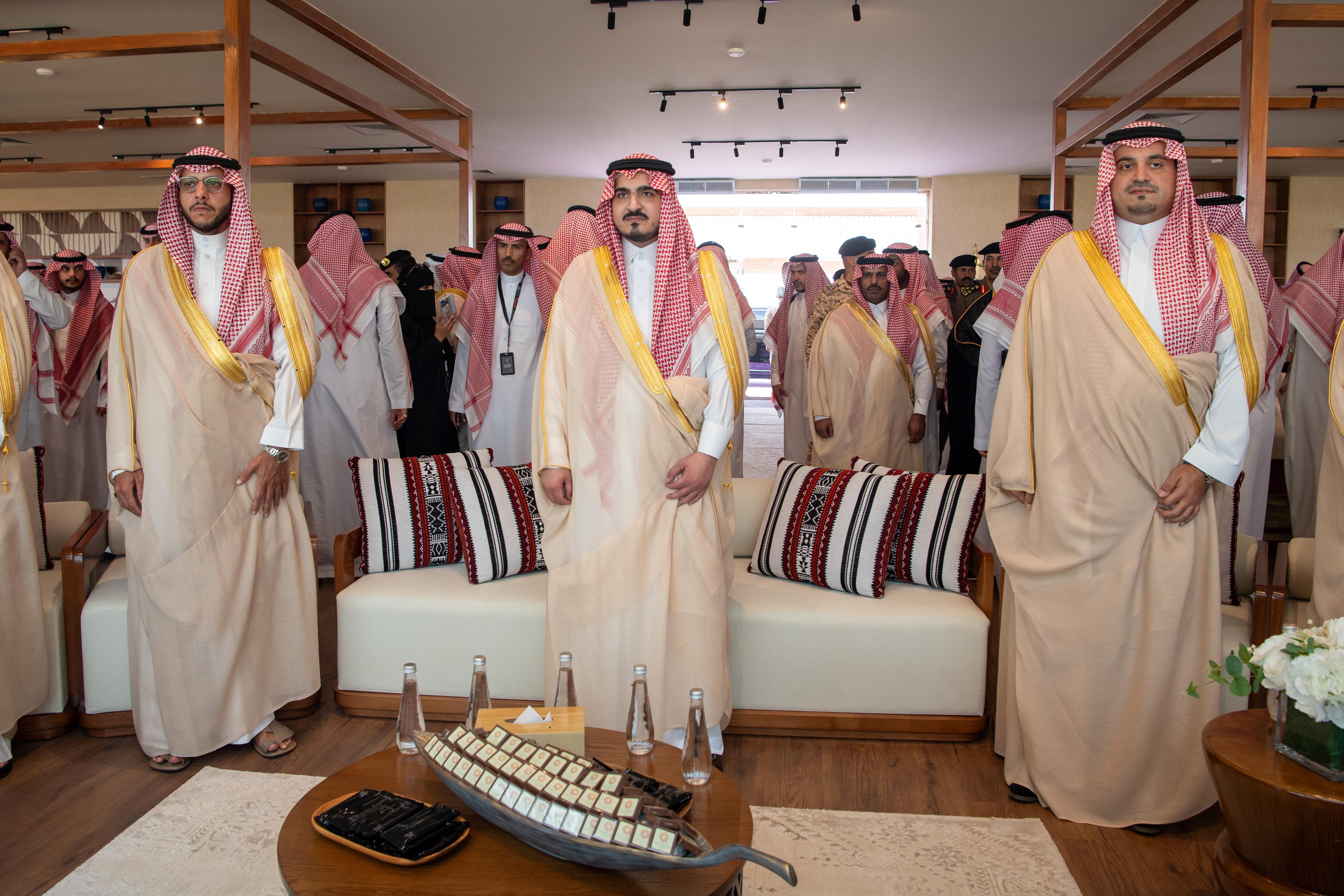 نائب أمير مكة المكرمة يتوج الفائزين في الأشواط الختامية لمهرجان ولي العهد للهجن 