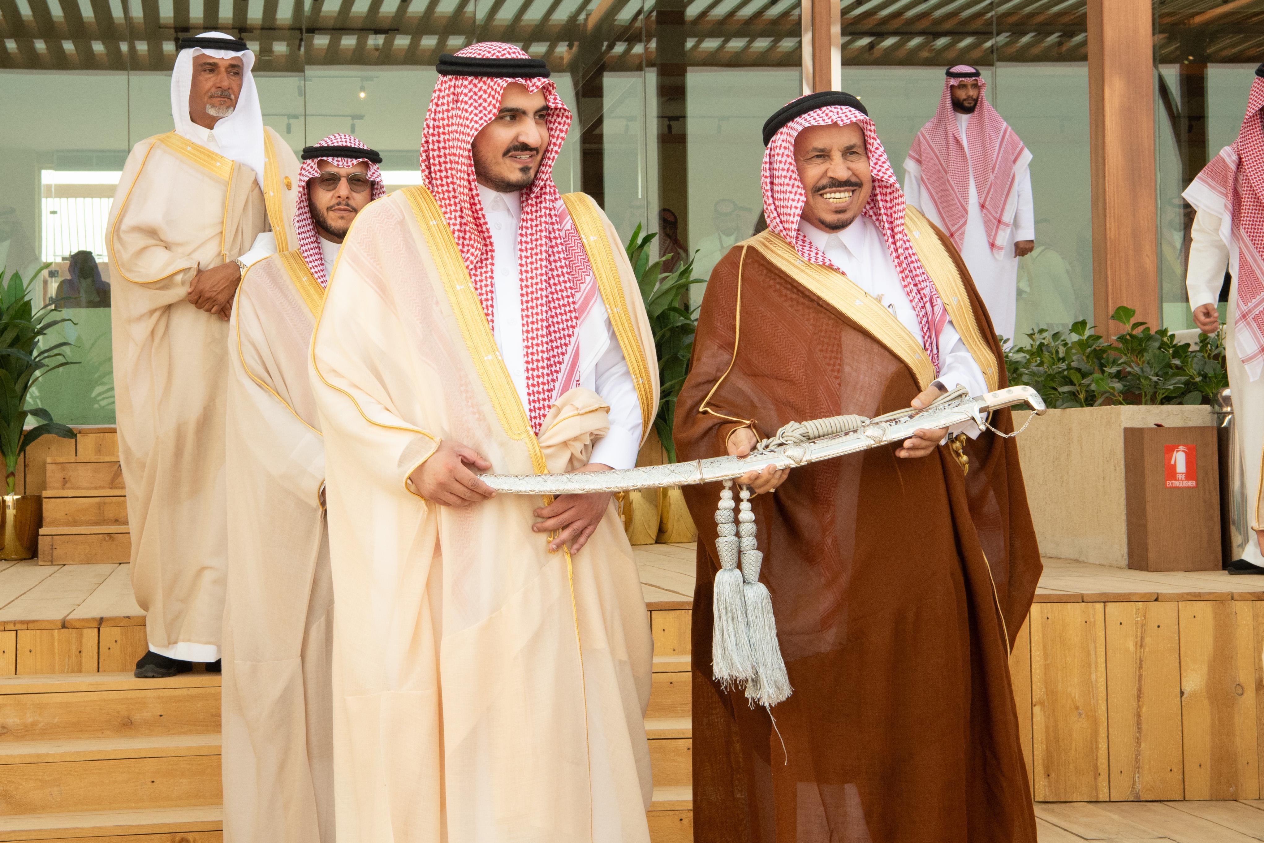 نائب أمير مكة المكرمة يتوج الفائزين في الأشواط الختامية لمهرجان ولي العهد للهجن 