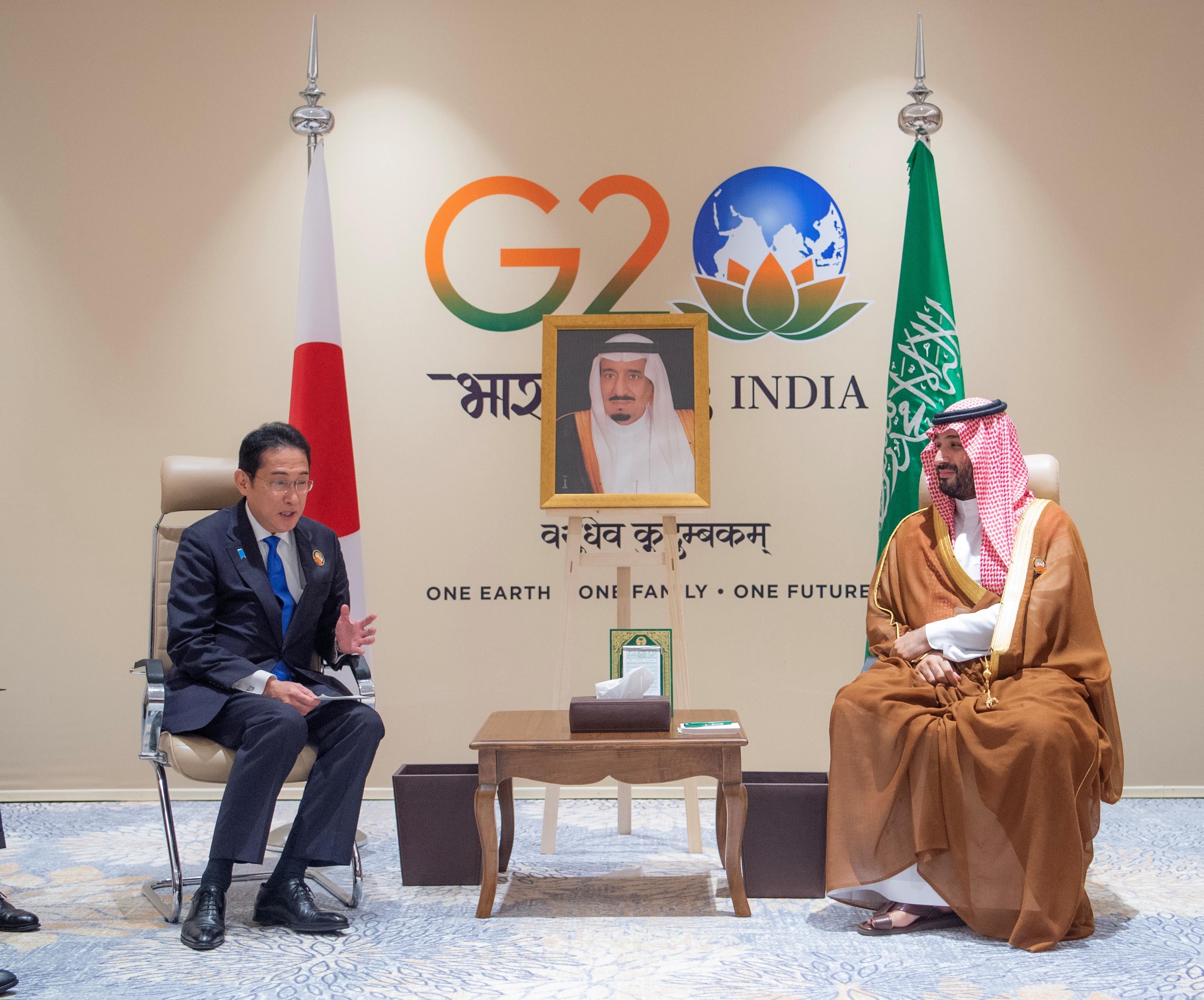 ولي العهد يلتقي رئيس وزراء اليابان