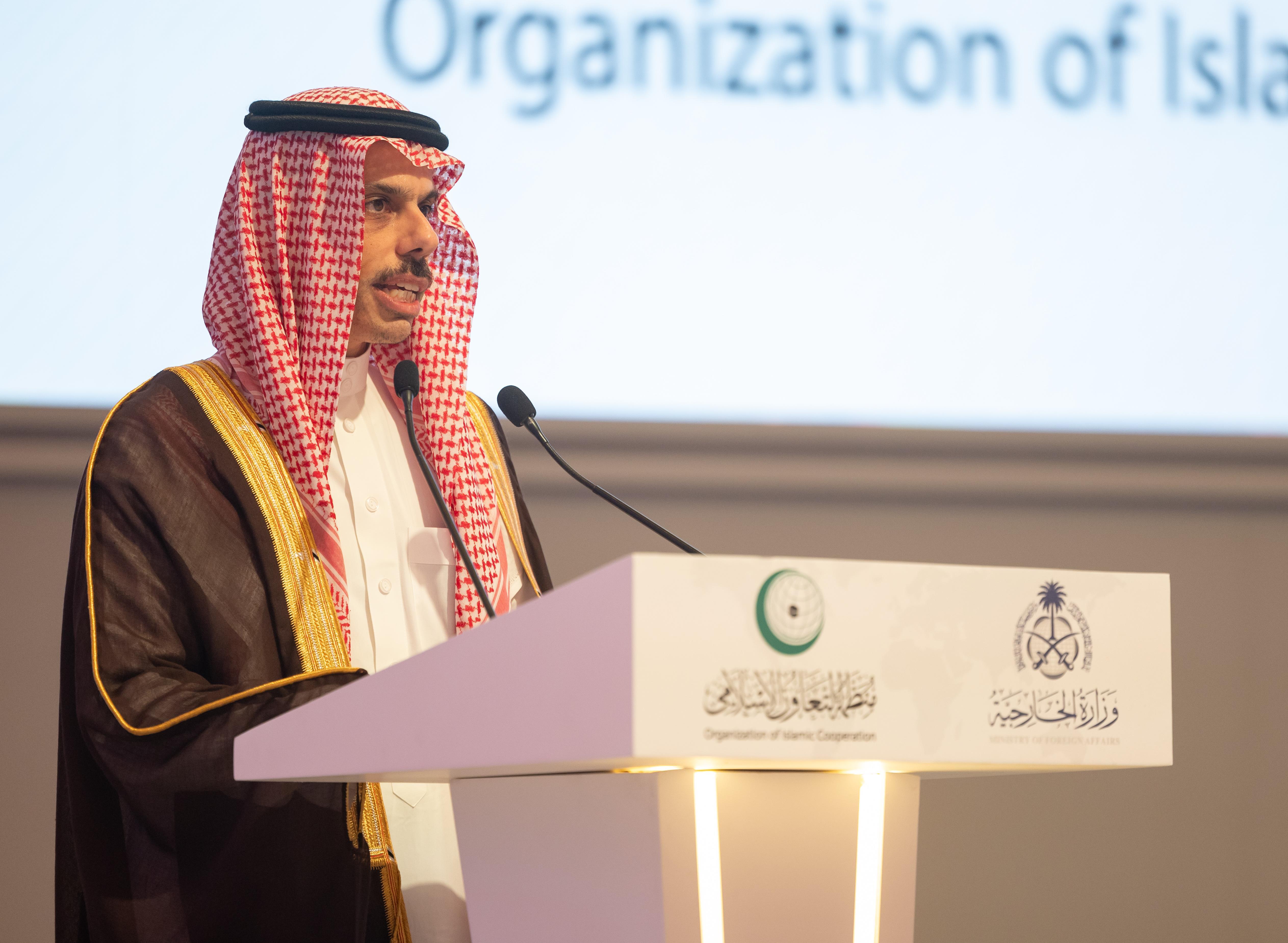 وزير الخارجية يشارك في مؤتمر المرأة في الإسلام