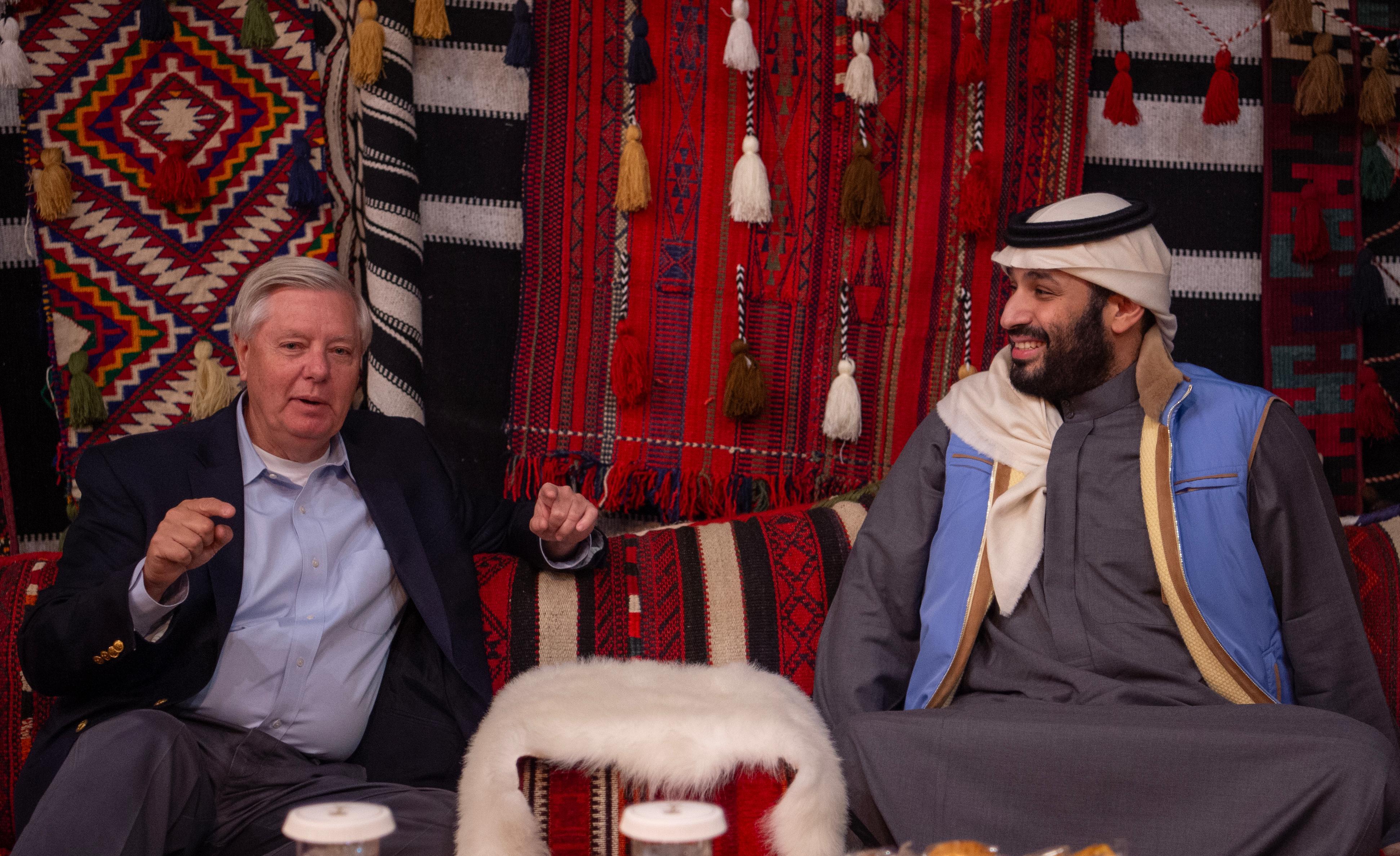ولي العهد يجتمع مع السيناتور الأمريكي ليندسي غراهام
