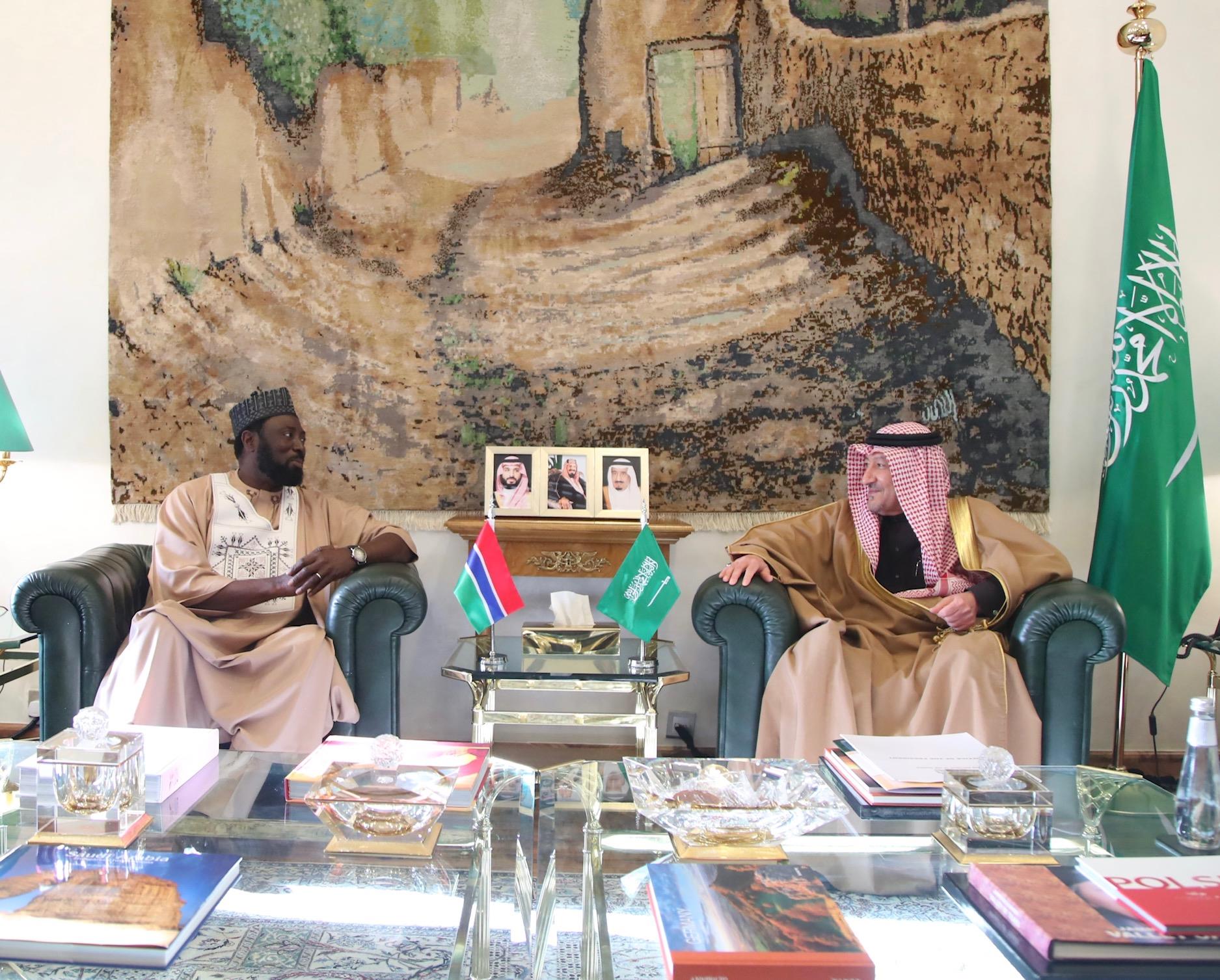 خادم الحرمين الشريفين يتلقى رسالة خطية من رئيس جامبيا 