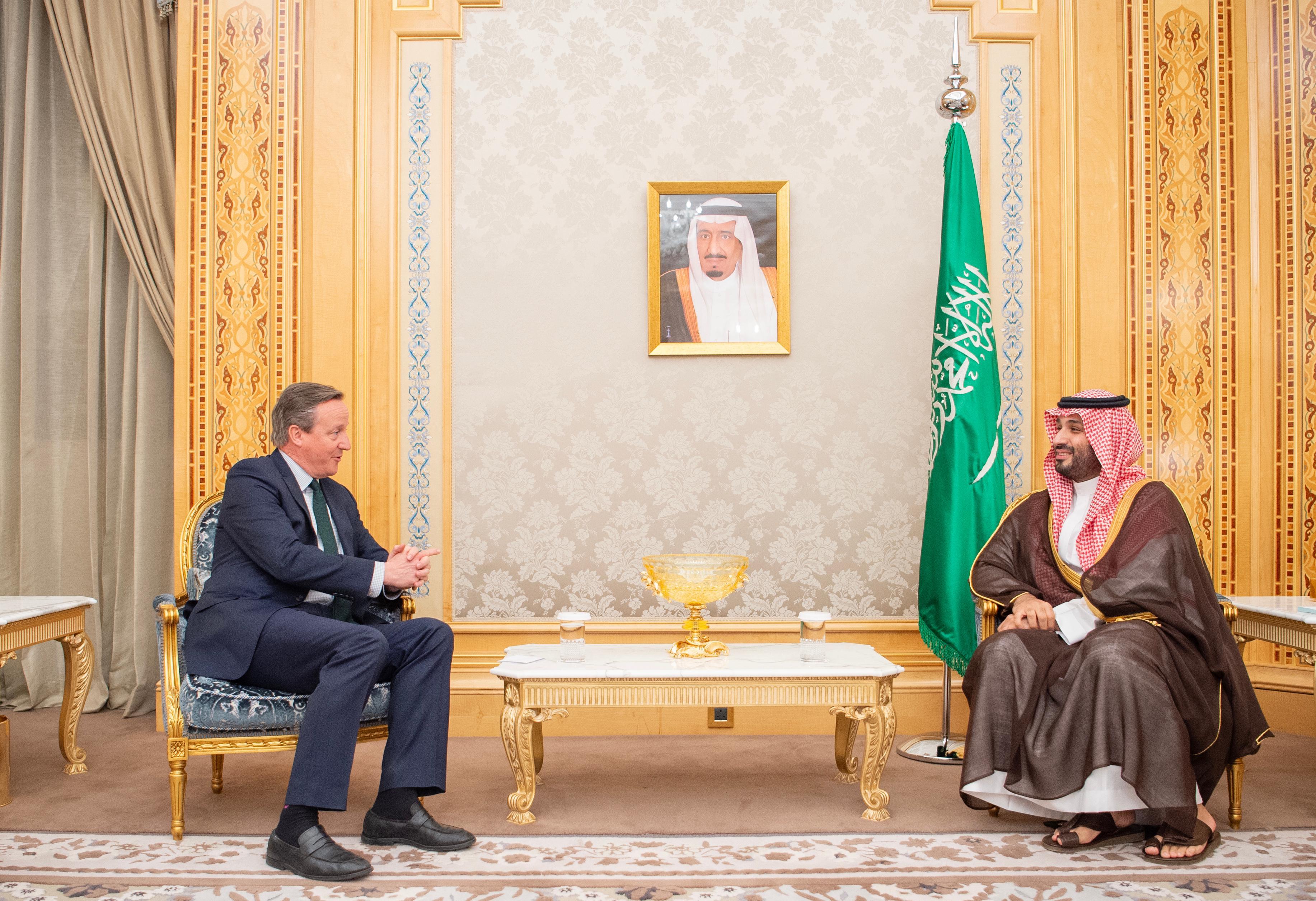 ولي العهد يستقبل وزير الخارجية البريطاني 