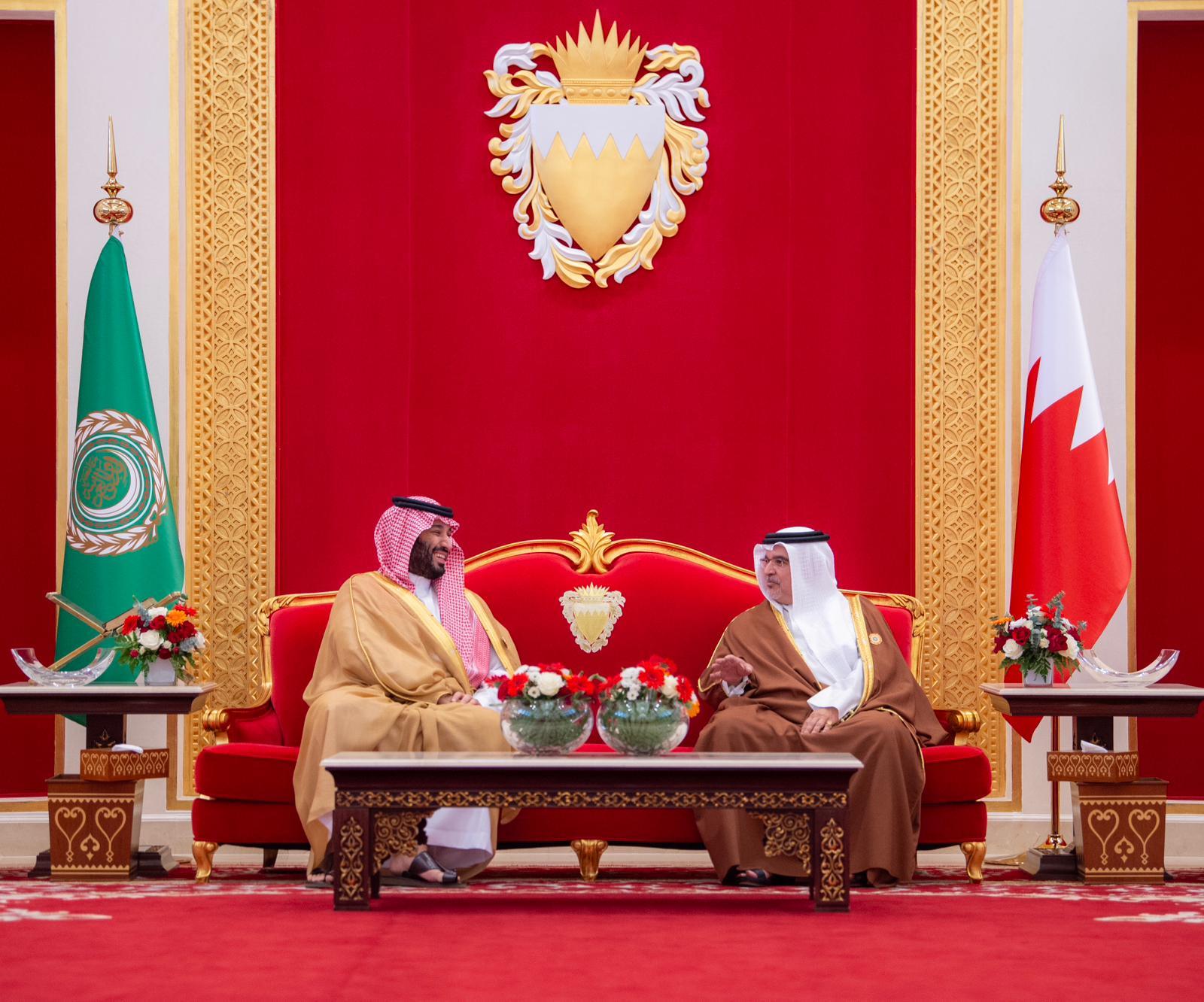 ولي العهد يصل إلى البحرين لترؤس وفد المملكة في اجتماع الدورة العادية الـ33 لمجلس جامعة الدول العربية