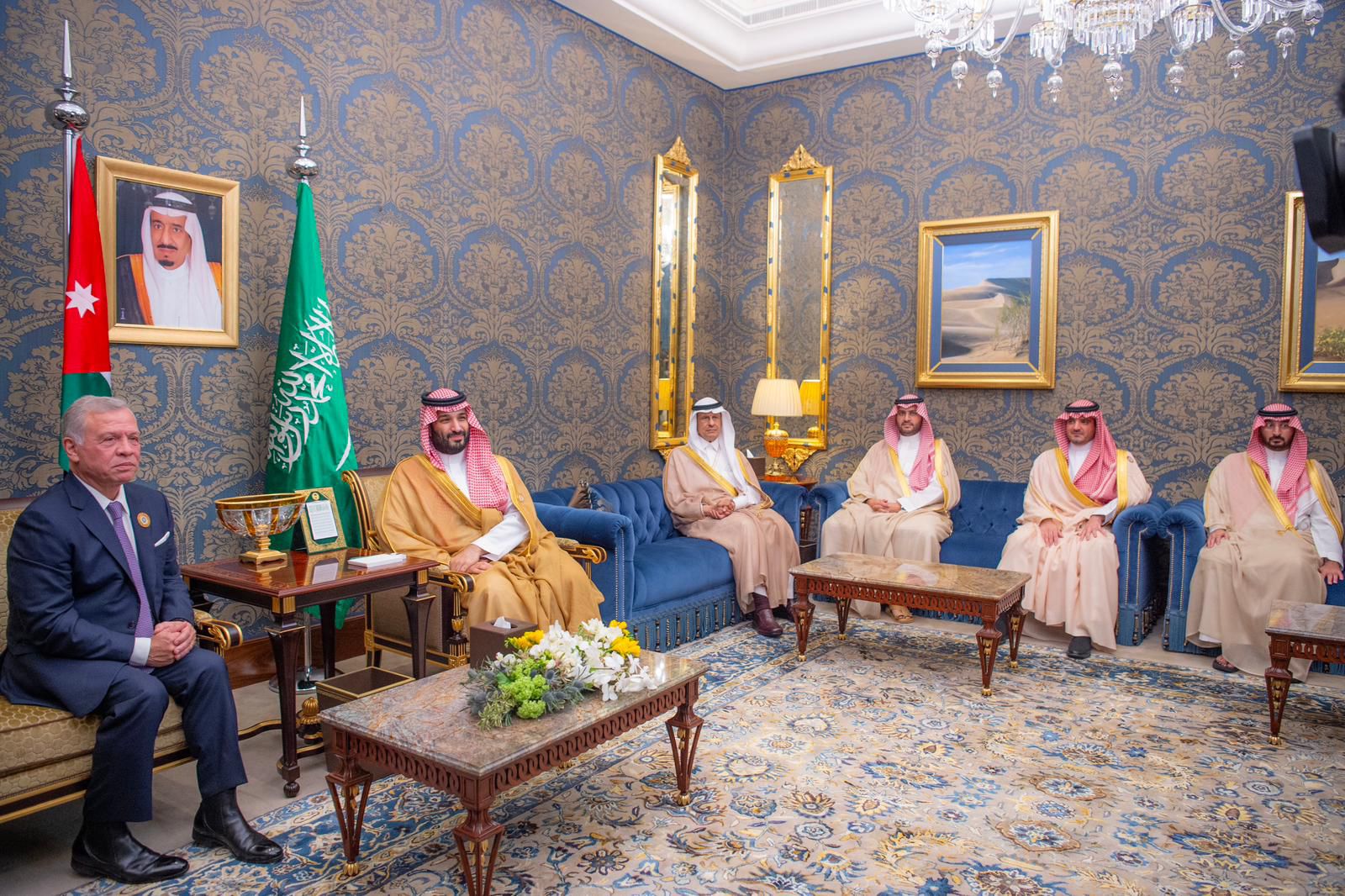 ولي العهد يلتقي ملك الأردن  