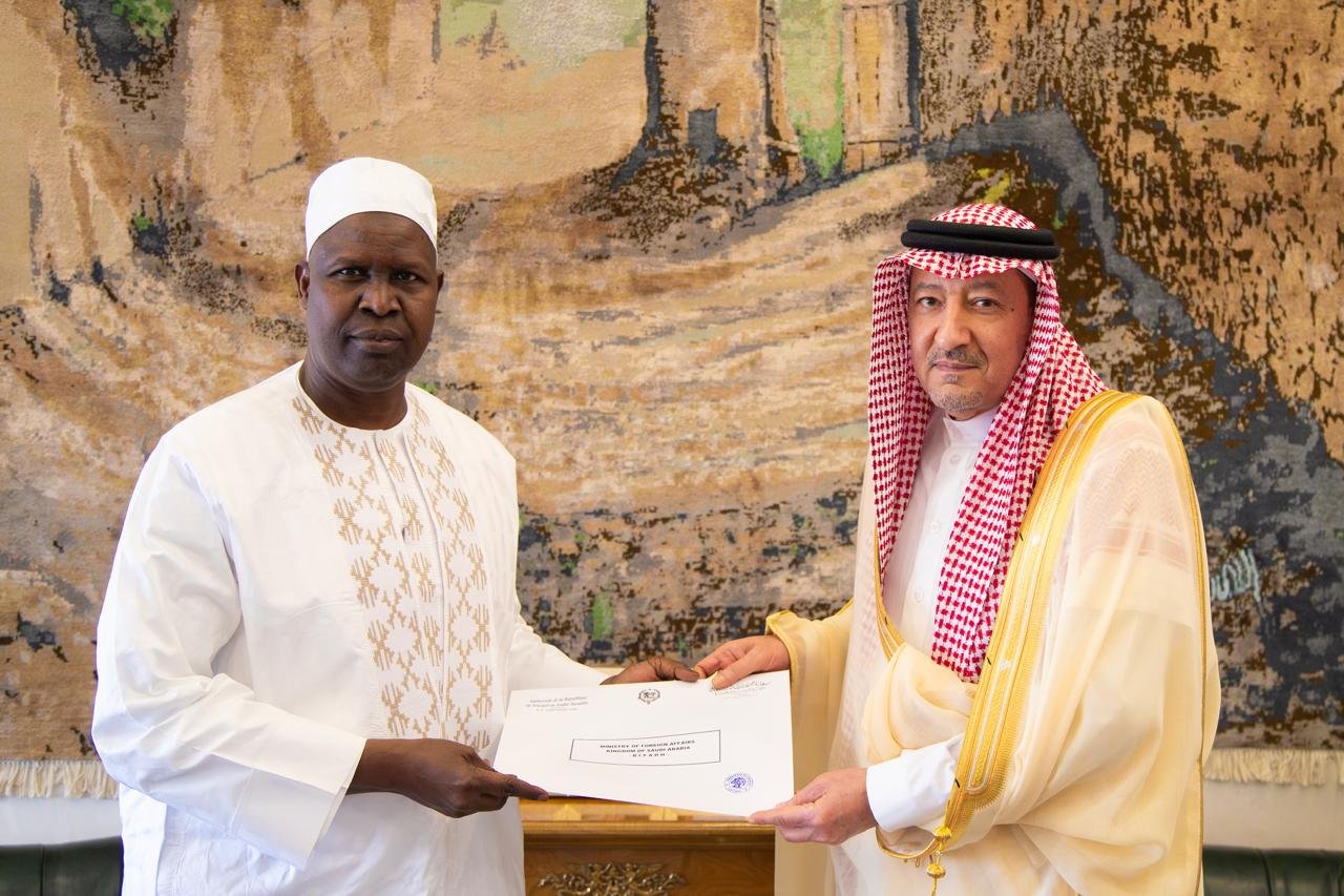 خادم الحرمين الشريفين يتلقى رسالة خطية من رئيس جمهورية السنغال 