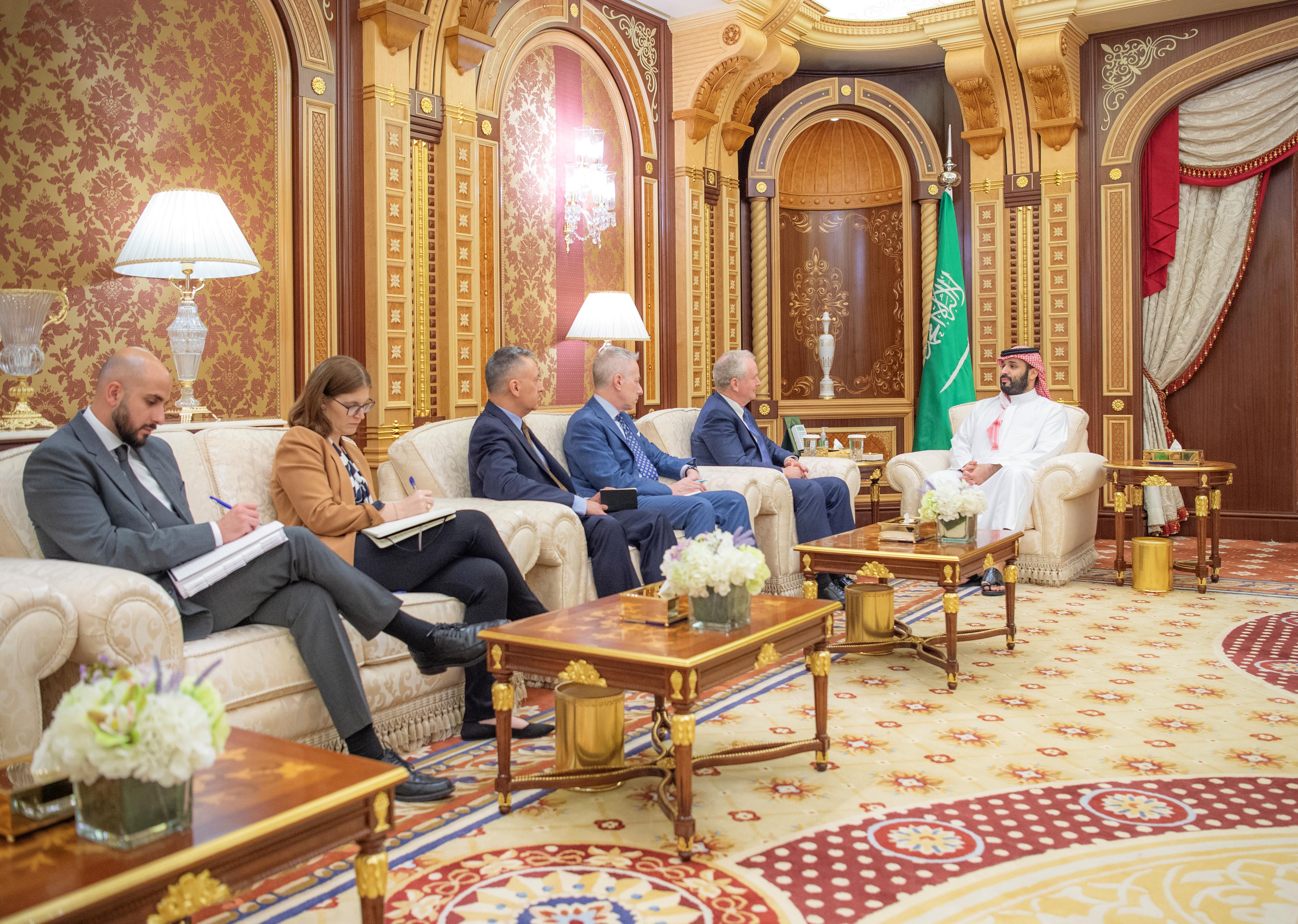 ولي العهد يستقبل عضو لجنة العلاقات الخارجية بمجلس الشيوخ الأمريكي 