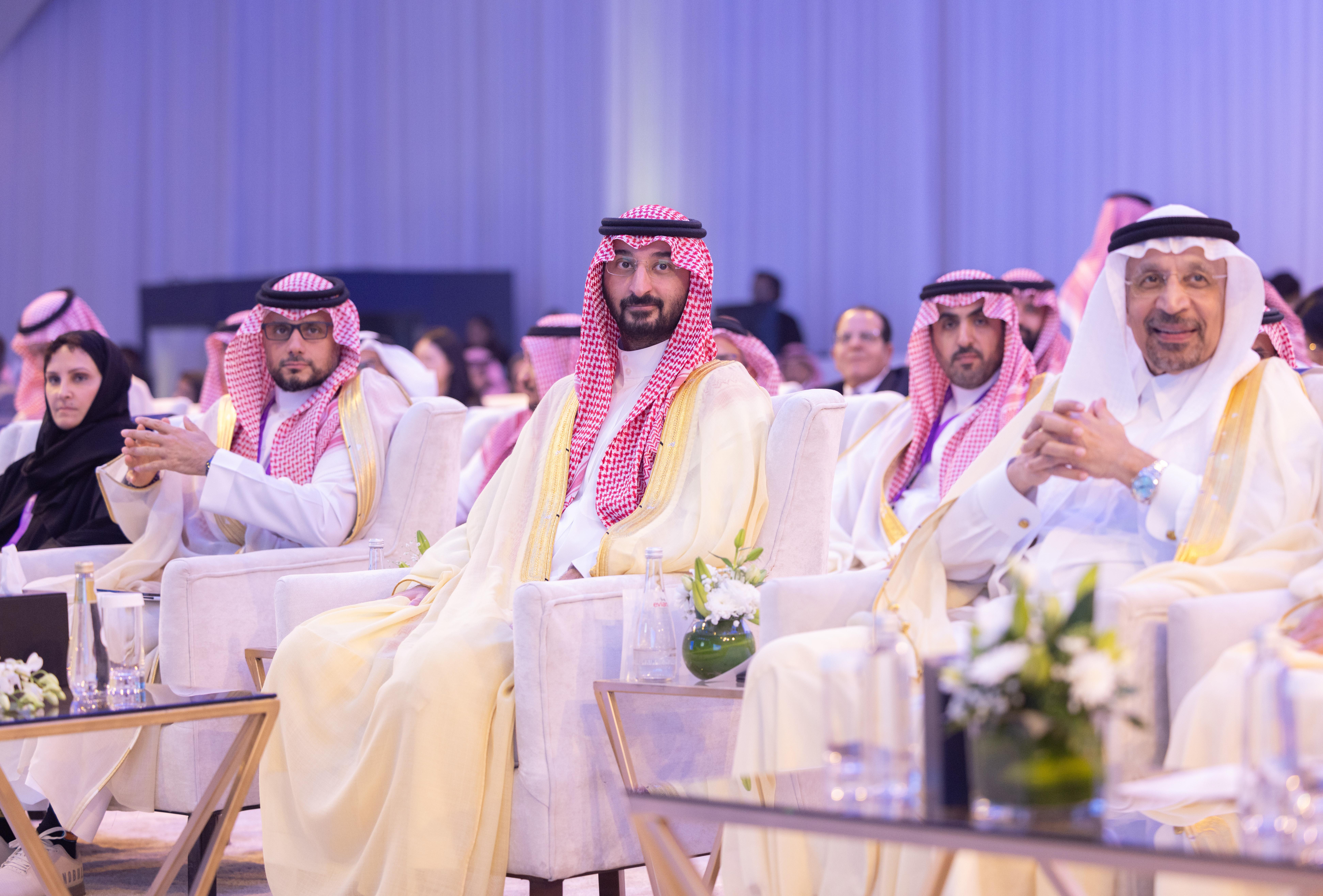 افتتاح أعمال قمة الرياض العالمية للتقنية الحيوية الطبية 