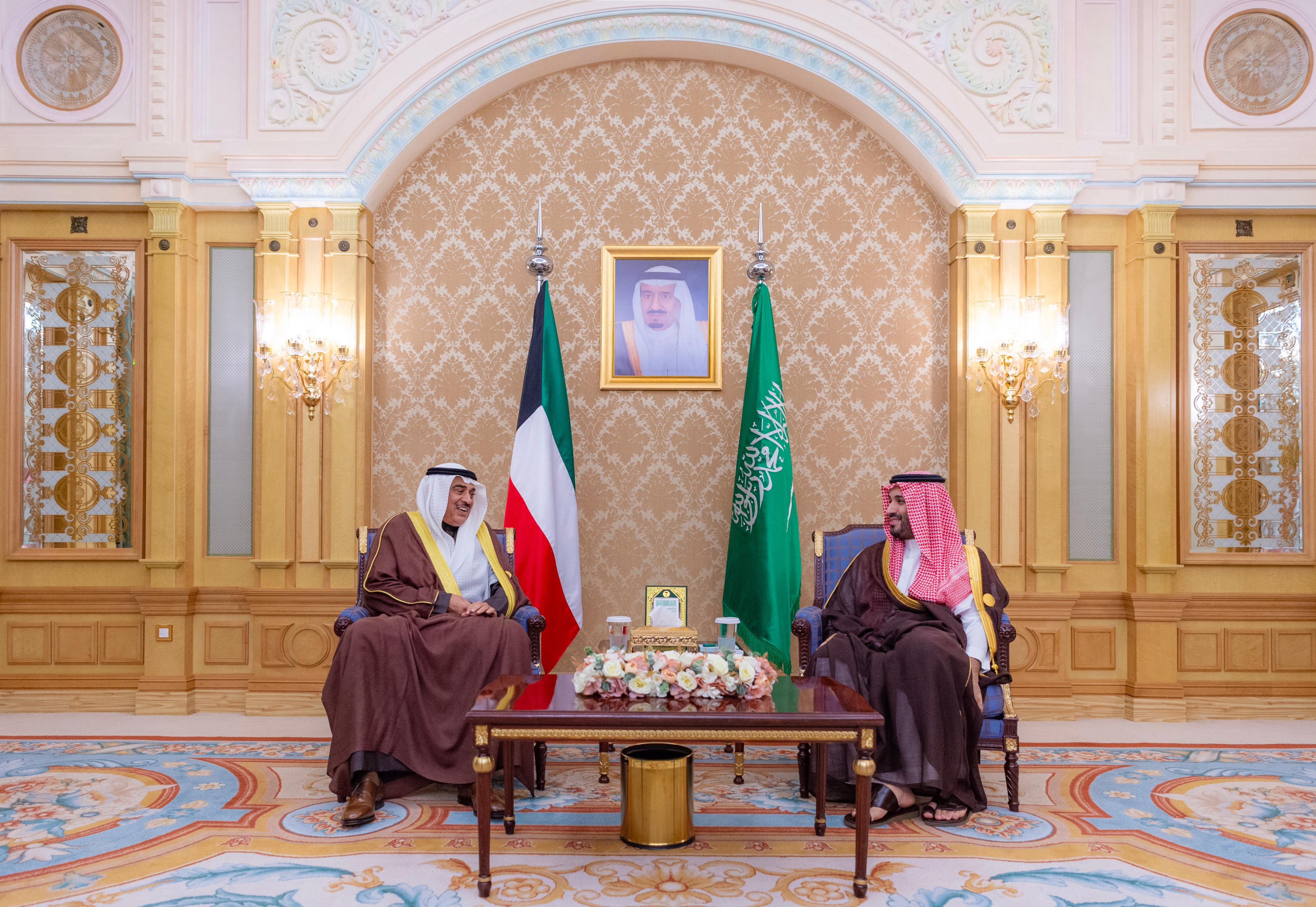  ولي العهد يلتقي ولي العهد بدولة الكويت 