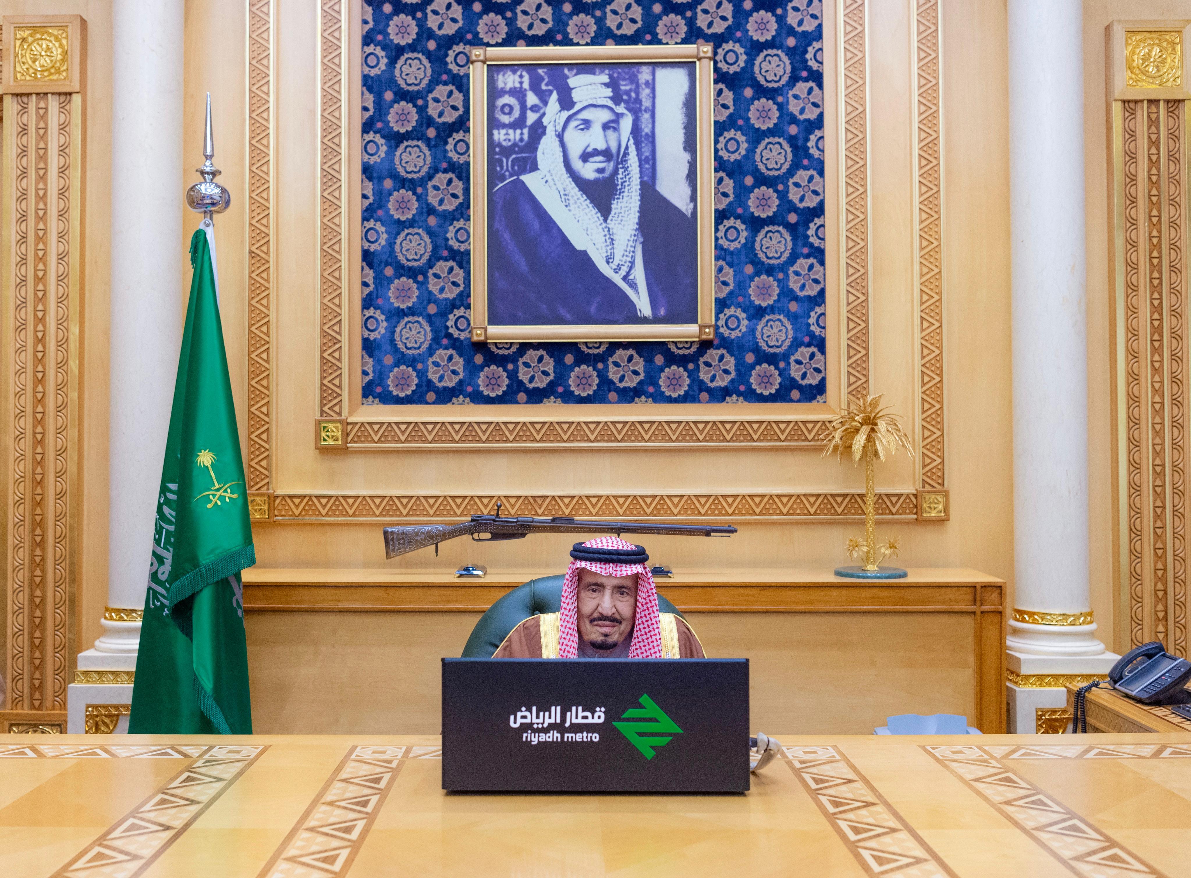 خادم الحرمين الشريفين يفتتح مشروع قطار الرياض