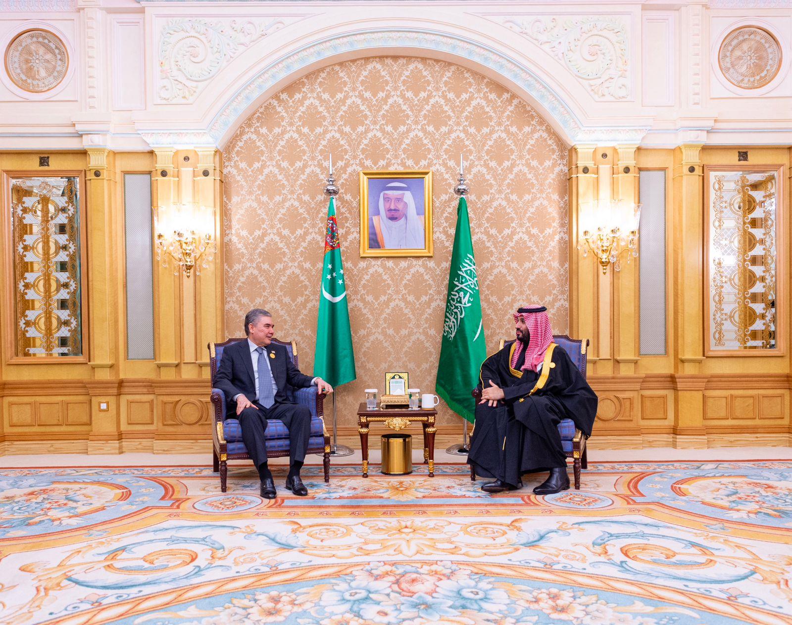 ولي العهد يلتقي القائد الوطني للشعب التركماني
