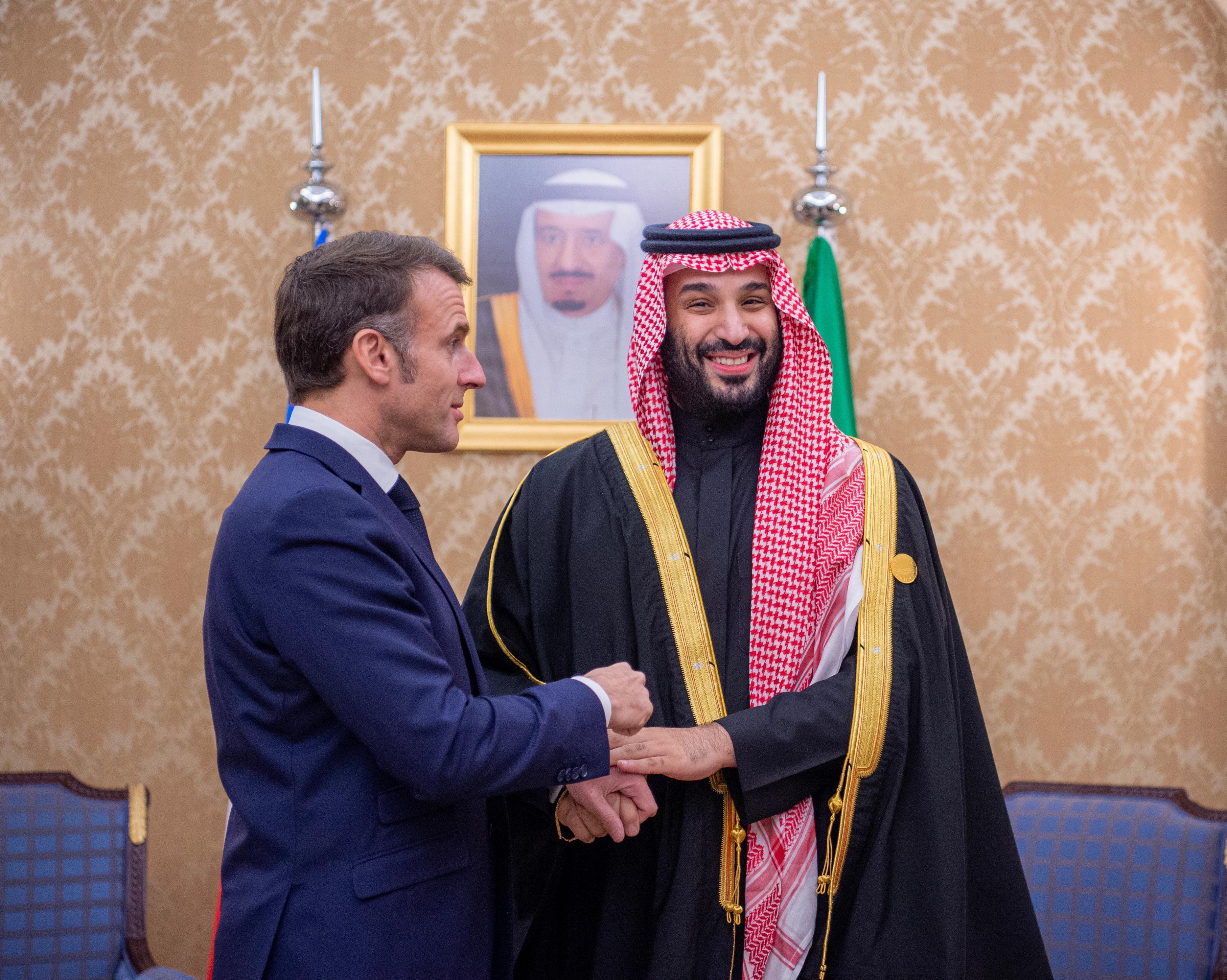 ولي العهد يلتقي الرئيس الفرنسي ومجموعة من كبار رؤساء الشركات الفرنسية