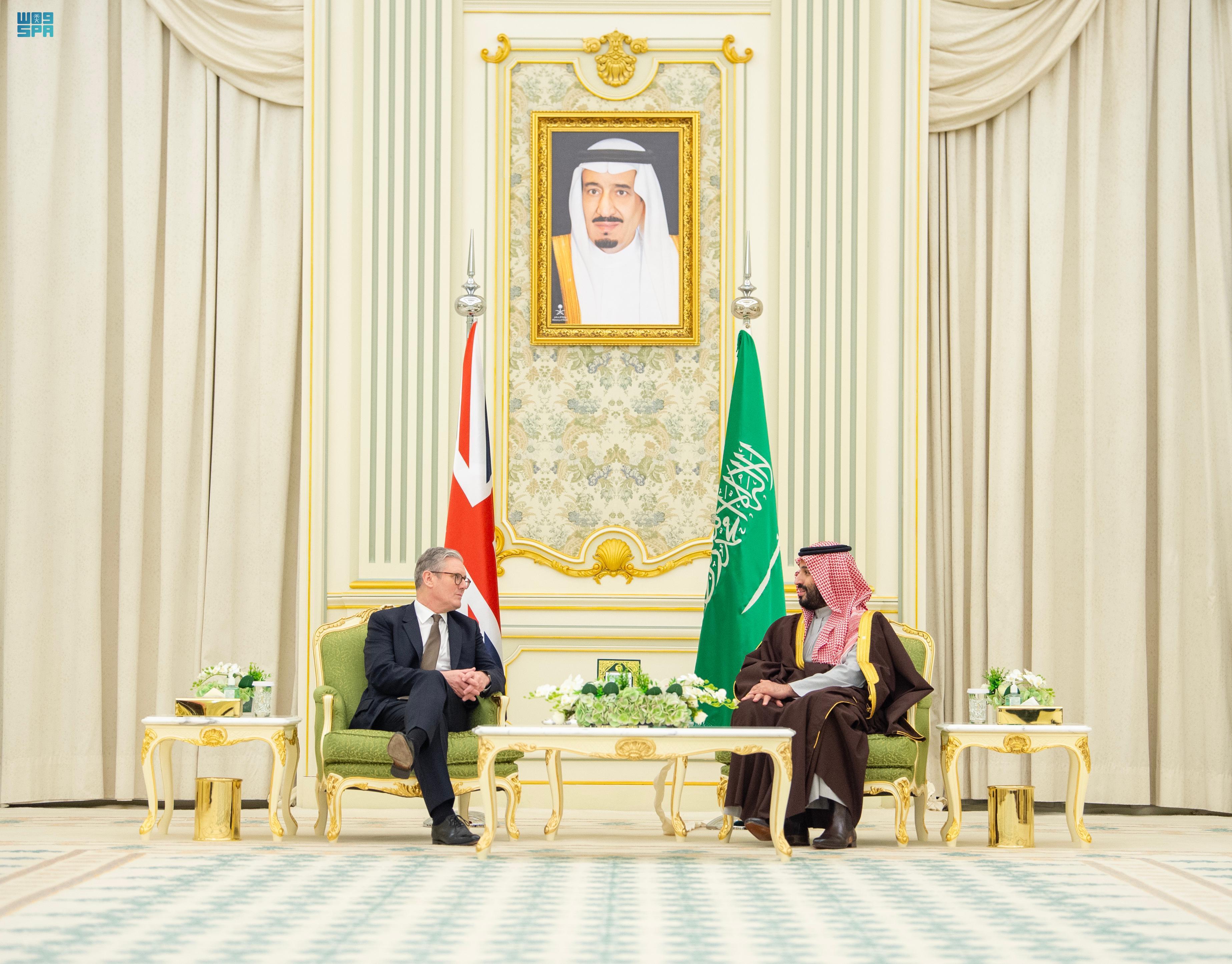 ولي العهد يستقبل رئيس الوزراء البريطاني ويعقدان لقاءً موسعاً