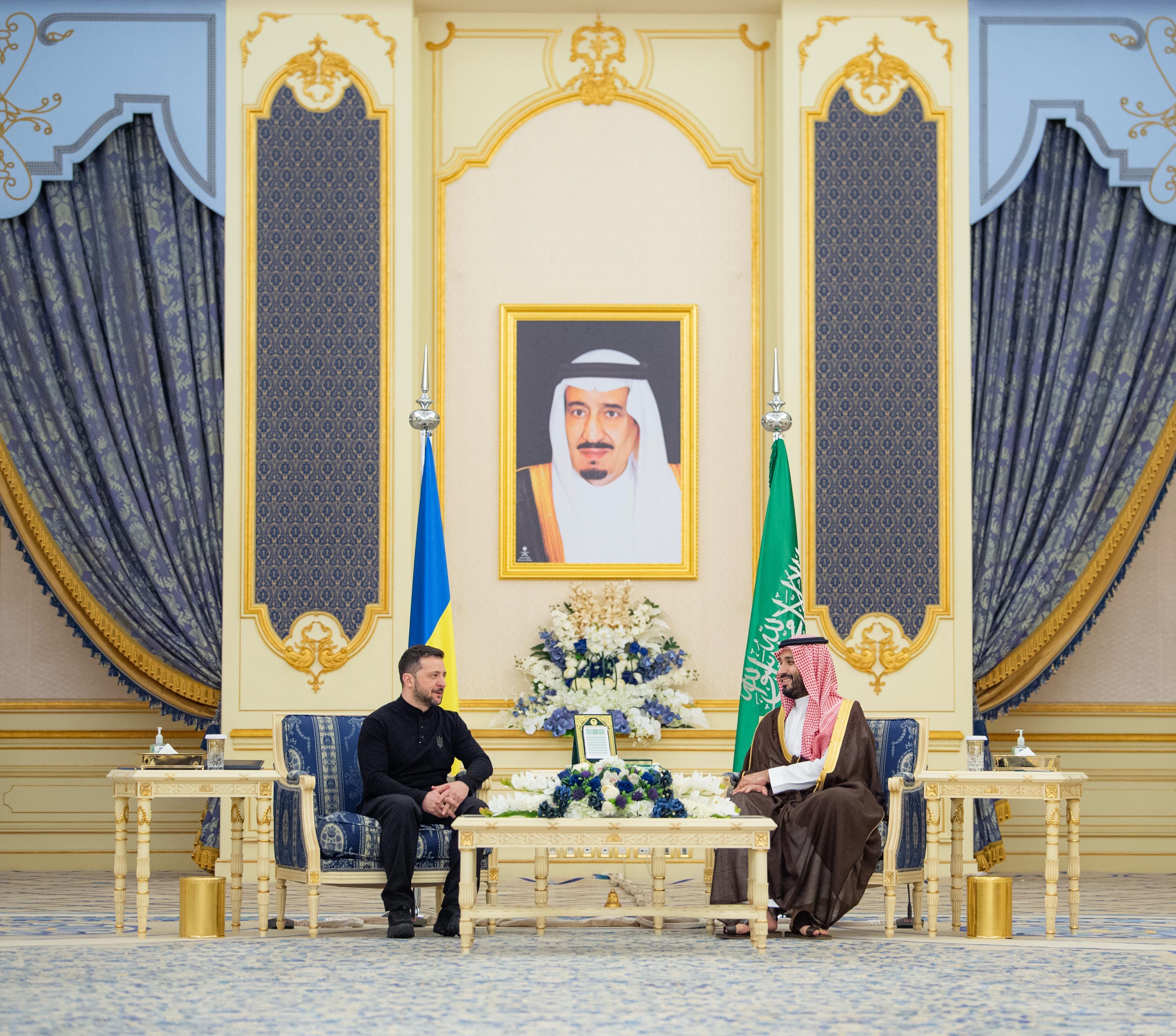 ولي العهد يستقبل رئيس أوكرانيا ويعقدان جلسة مباحثات رسمية
