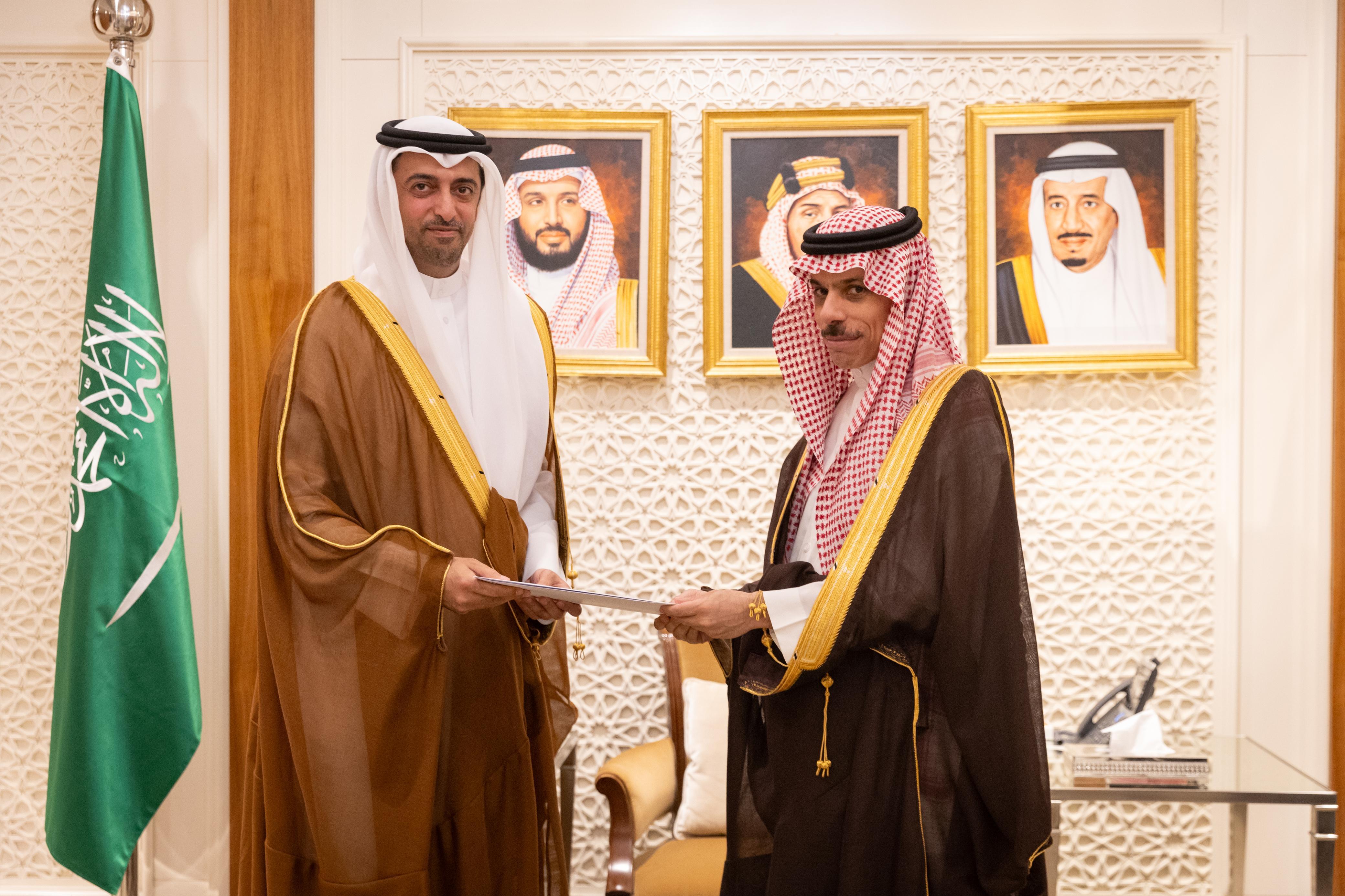 خادم الحرمين الشريفين وولي العهد يتلقيان دعوتين من أمير قطر لحضور القمة العالمية الثانية للتنمية الاجتماعية