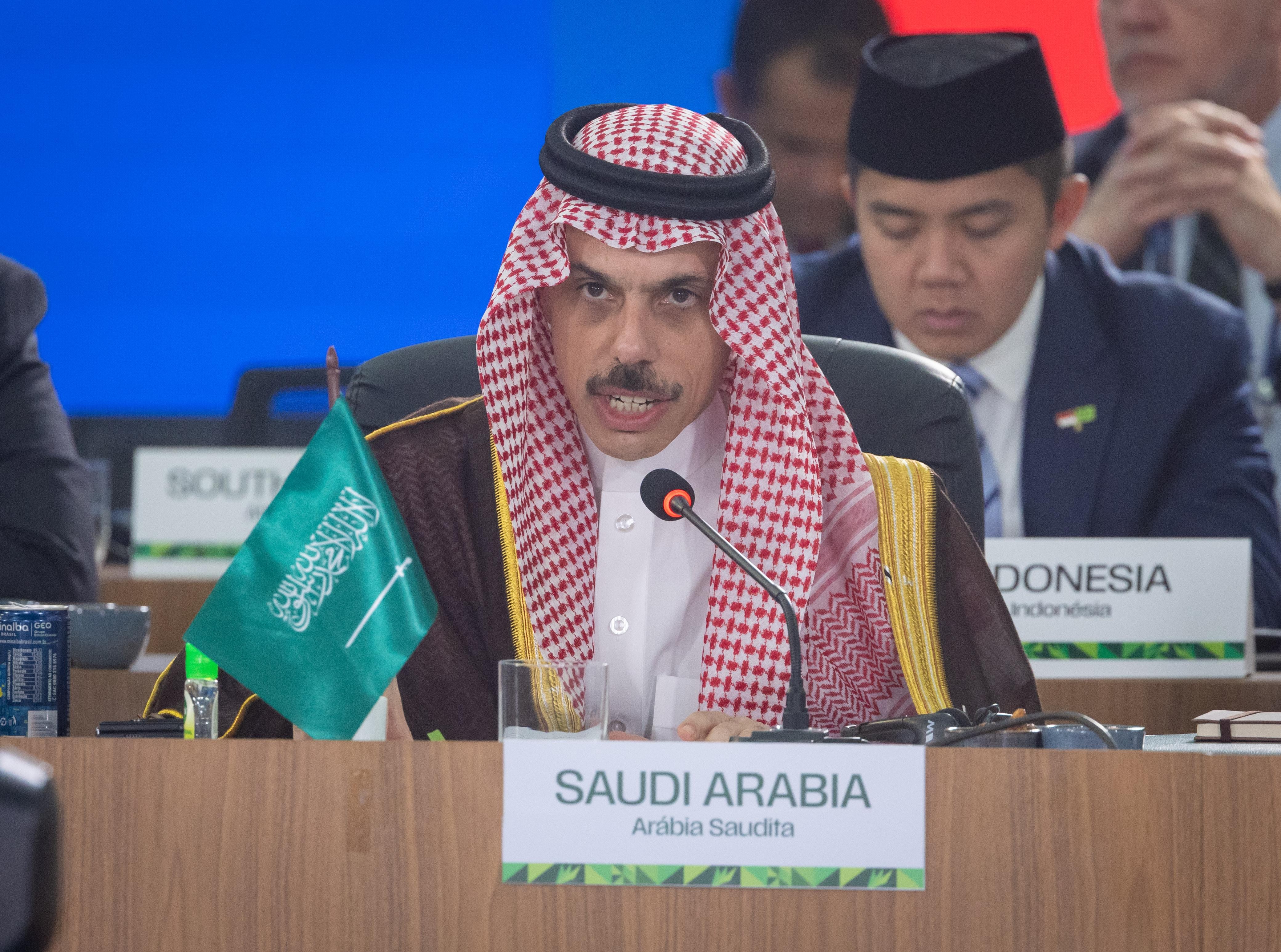 وزير الخارجية يشارك في الجلسة الأولى من أعمال اليوم الثاني للقمة السابعة عشرة لمجموعة بريكس