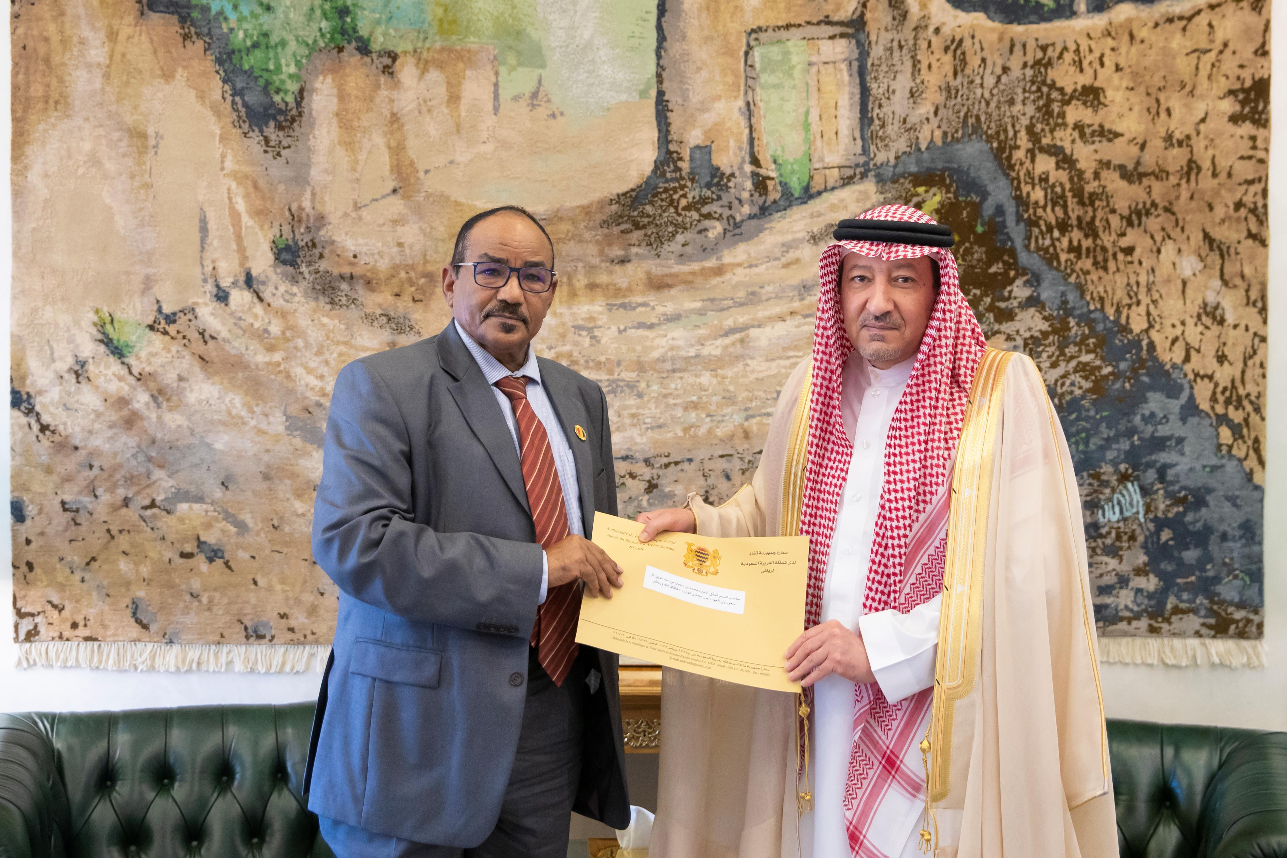 ولي العهد يتلقى رسالة خطية من رئيس تشاد 