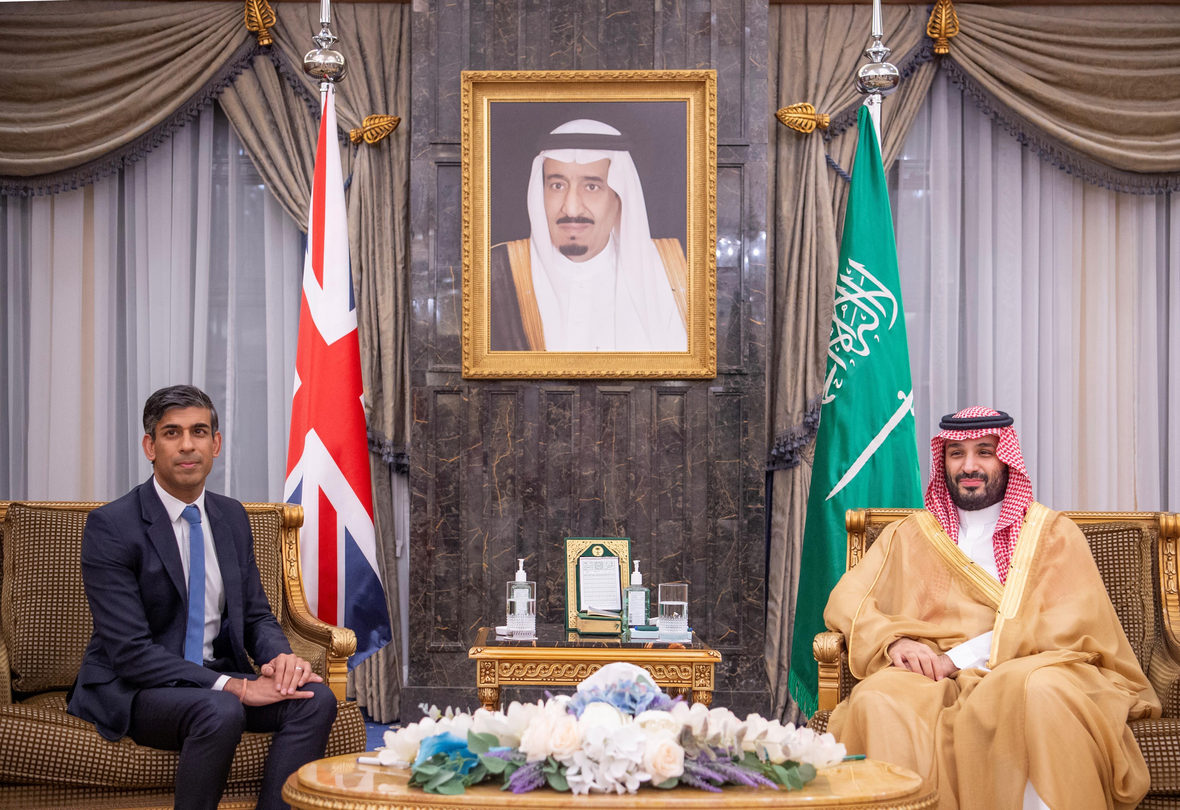 ولي العهد يلتقي رئيس الوزراء البريطاني