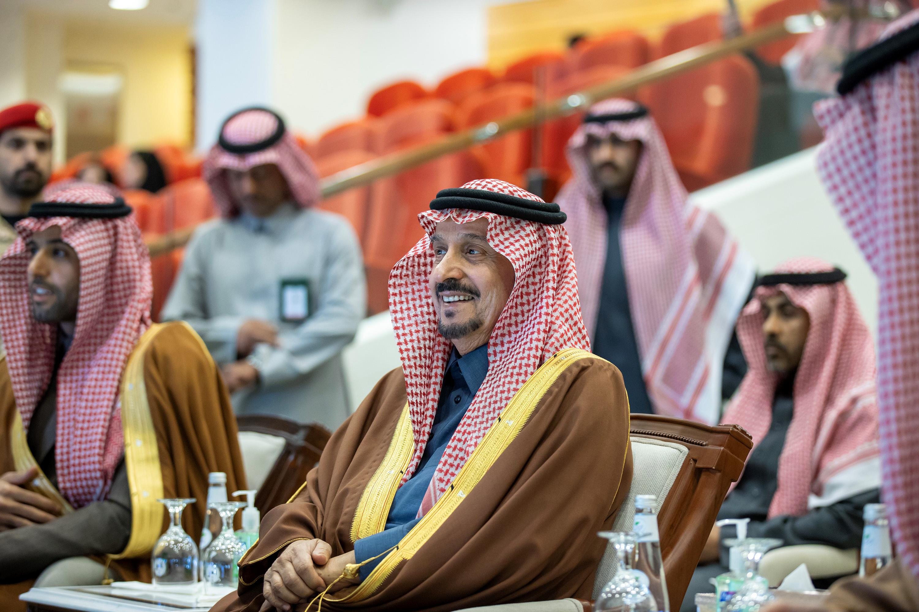 أمير منطقة الرياض يتوج الفائزين بكأسي خادم الحرمين الشريفين 