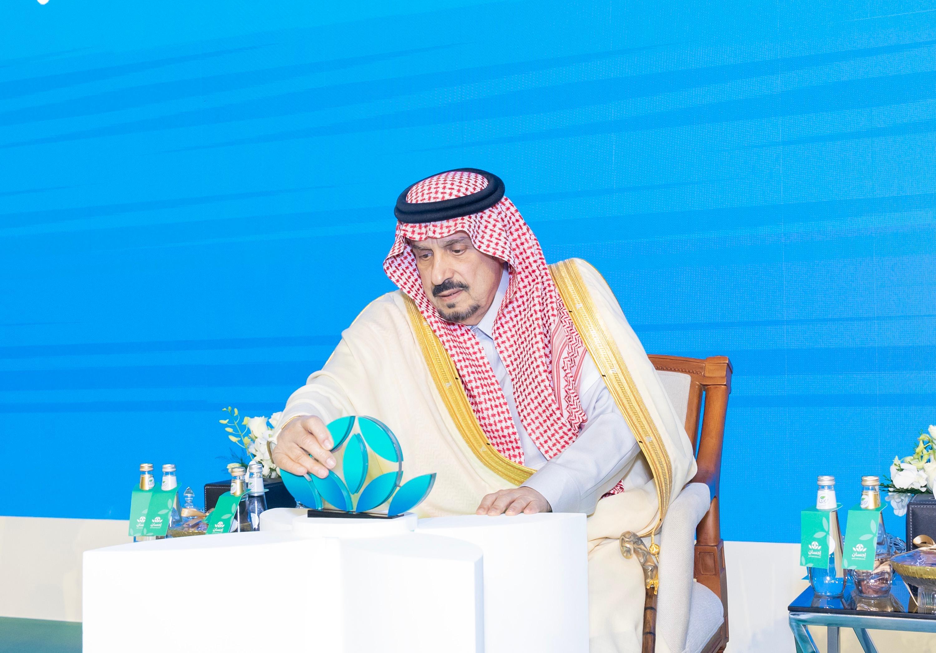  أمير منطقة الرياض يُكرّم المحسنين في حفل منصة (إحسان) السنوي الثالث 