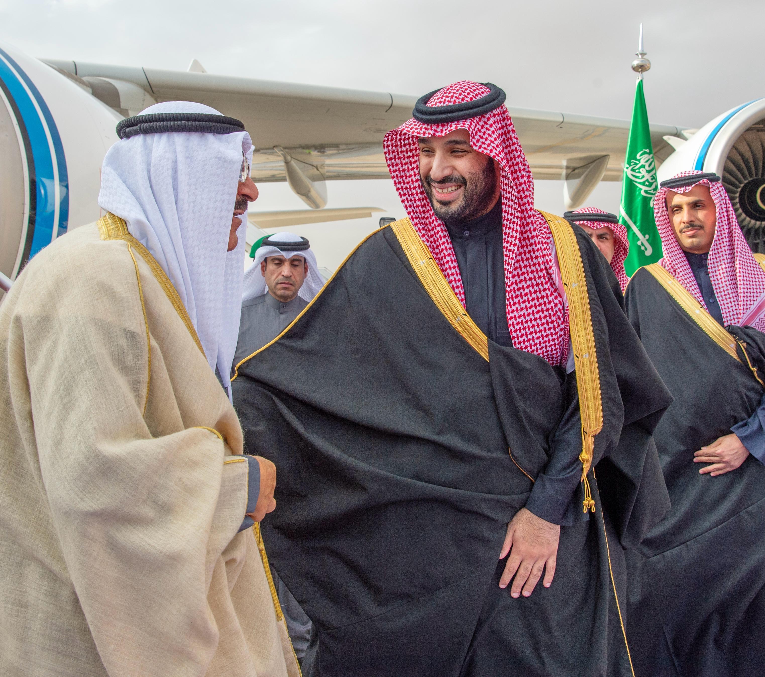 ولي العهد يستقبل أمير دولة الكويت  