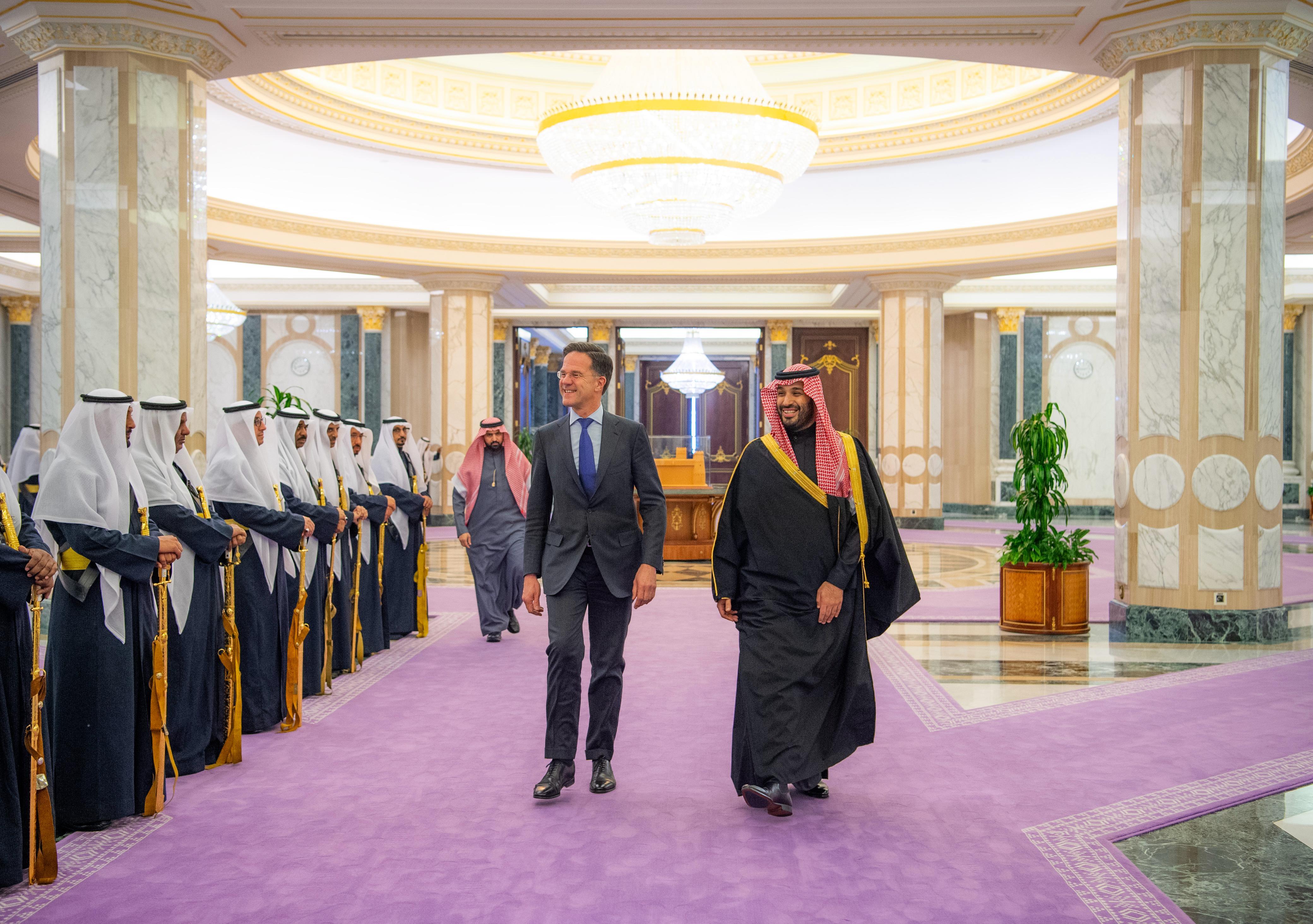 ولي العهد يستقبل رئيس الوزراء الهولندي 