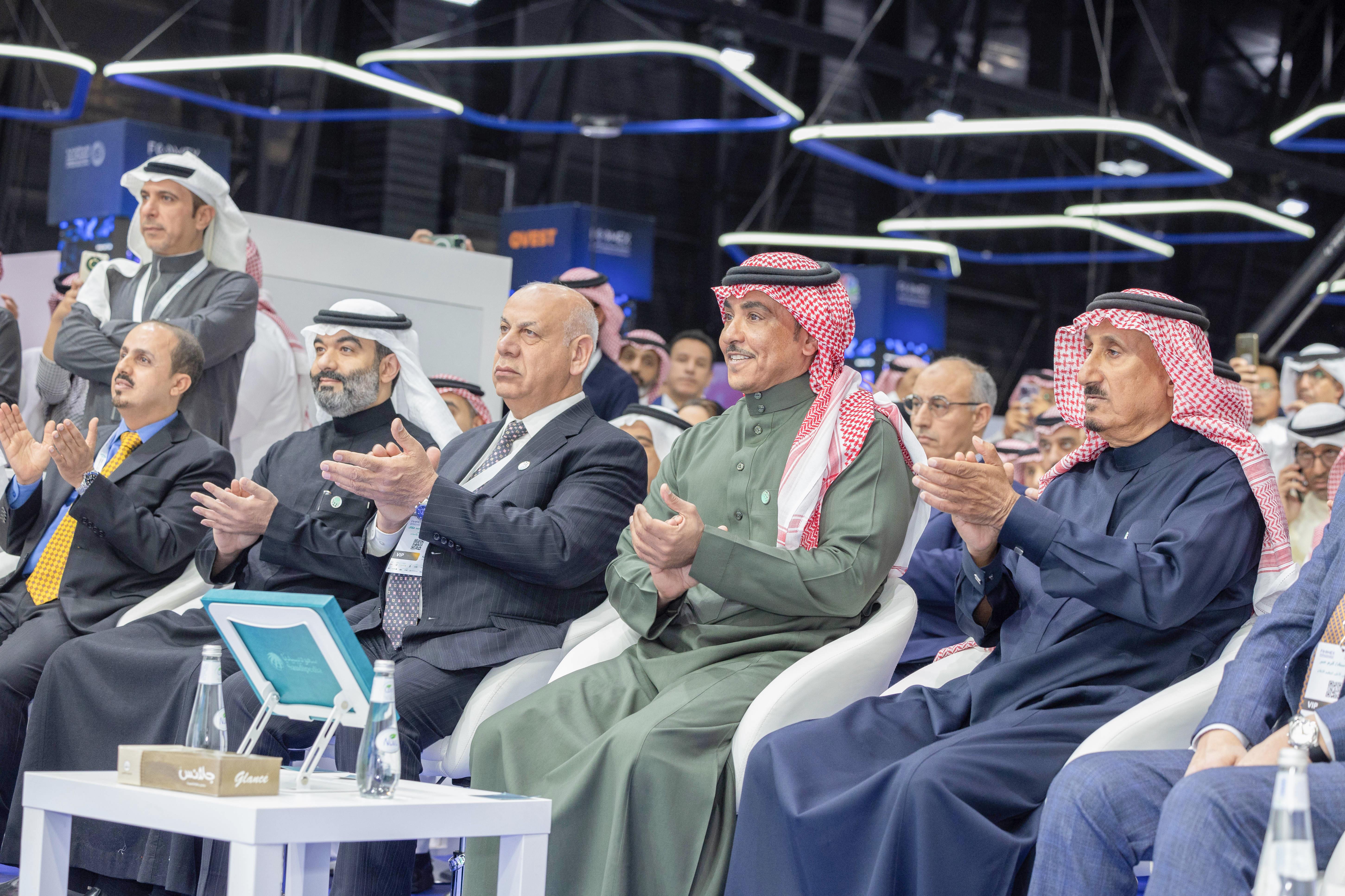 وزير الإعلام يدشّن منصة "سعوديبيديا" ضمن المنتدى السعودي للإعلام 
