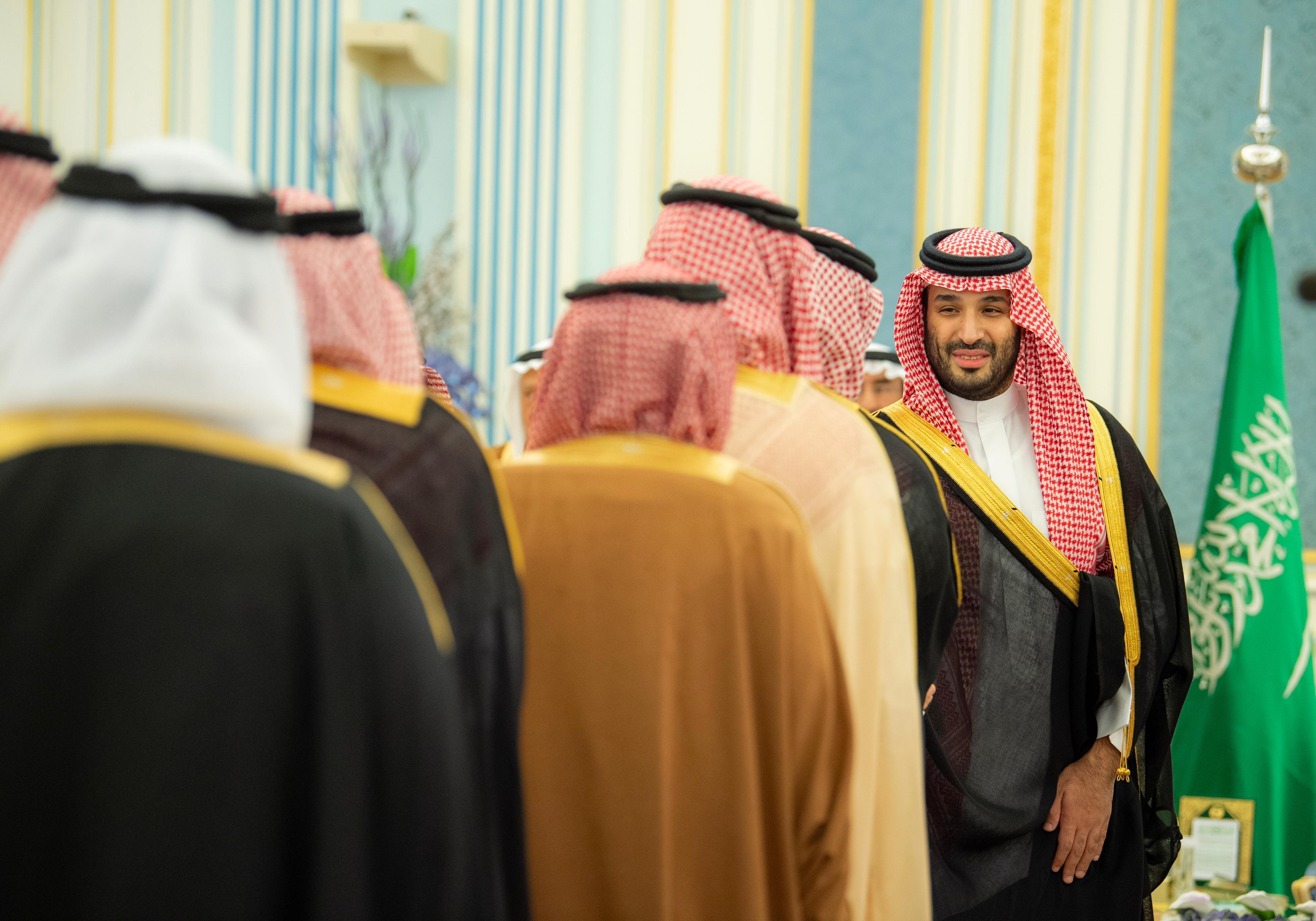 ولي العهد يستقبل المهنئين بشهر رمضان