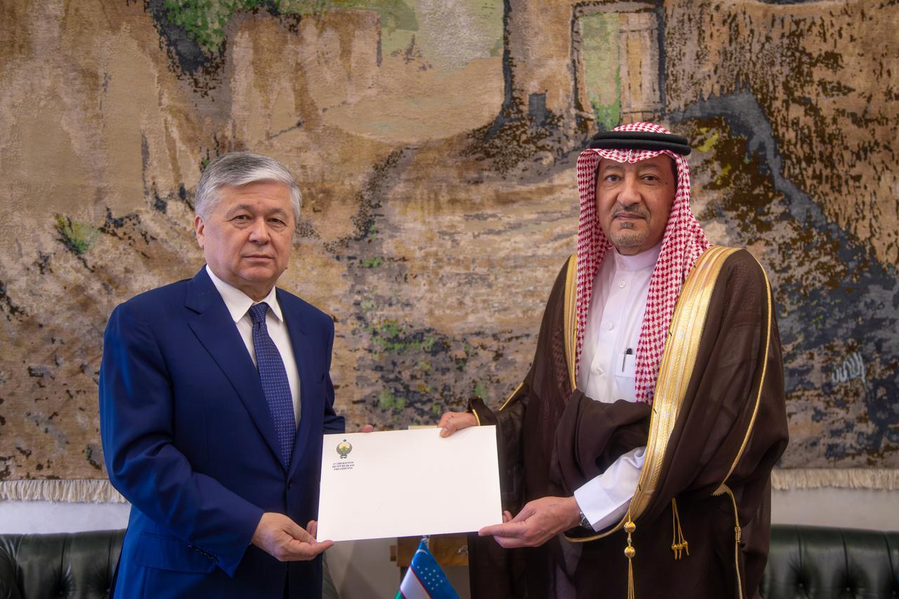 ولي العهد يتلقى رسالة خطية من رئيس أوزبكستان