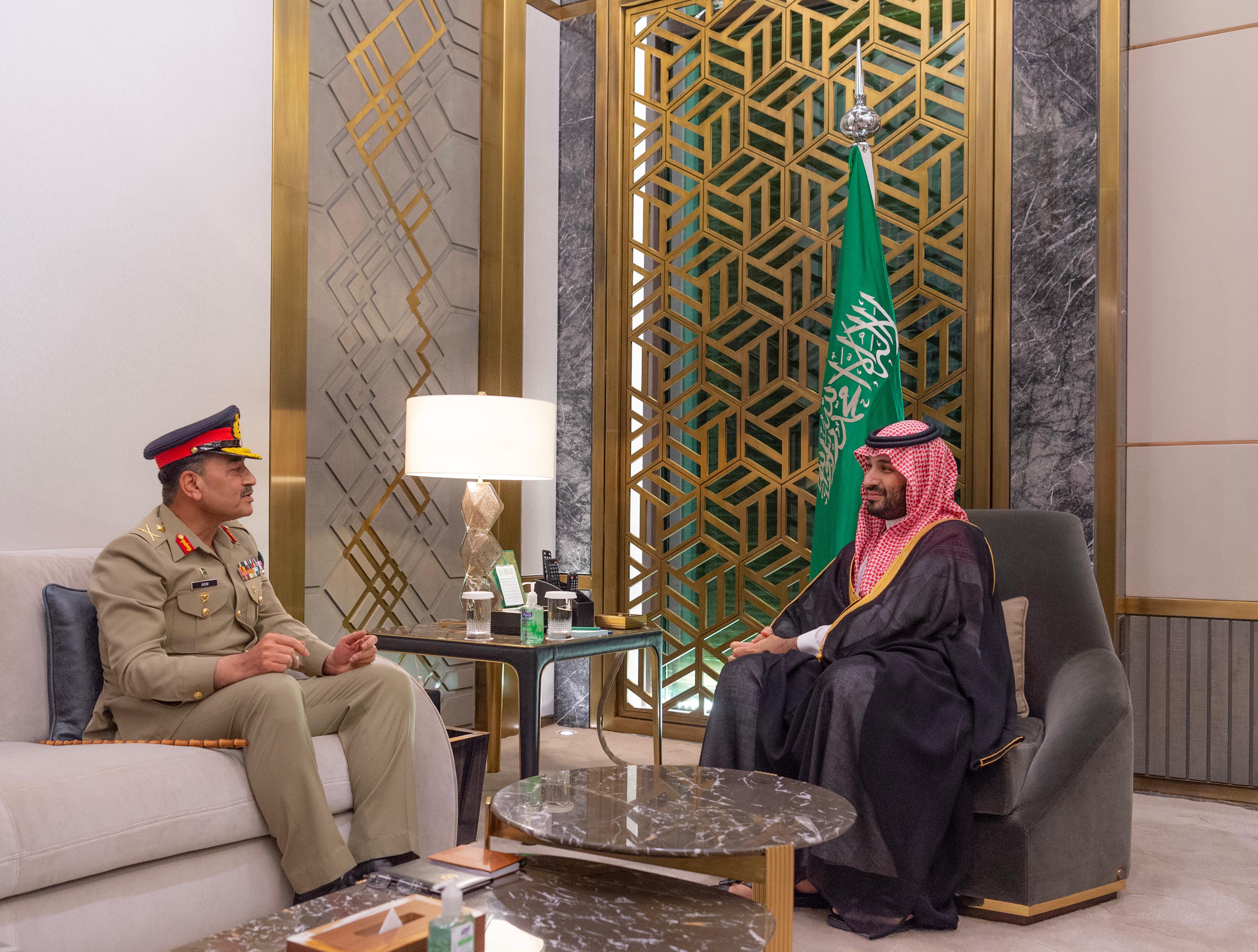 ولي العهد يستقبل قائد الجيش الباكستاني