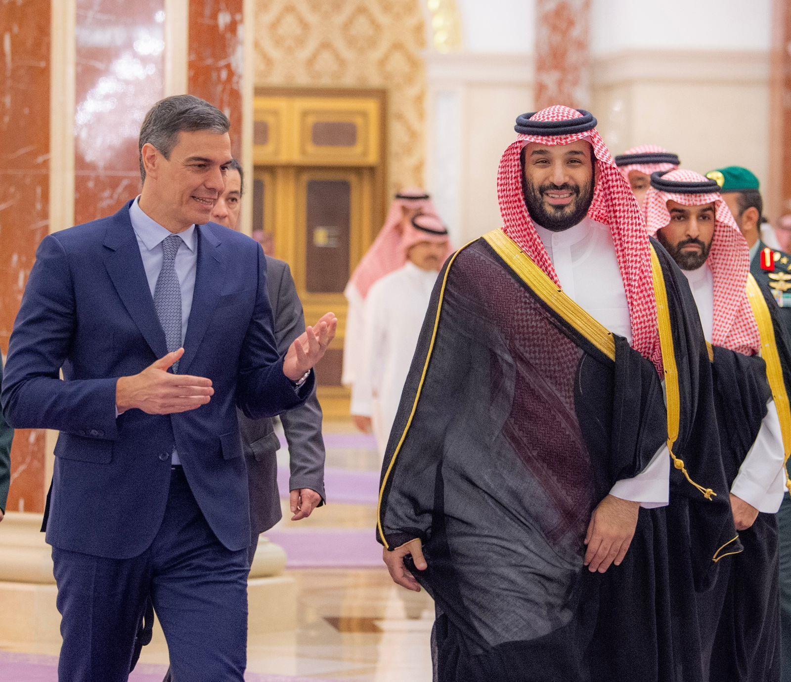 ولي العهد يستقبل رئيس الوزراء الإسباني
