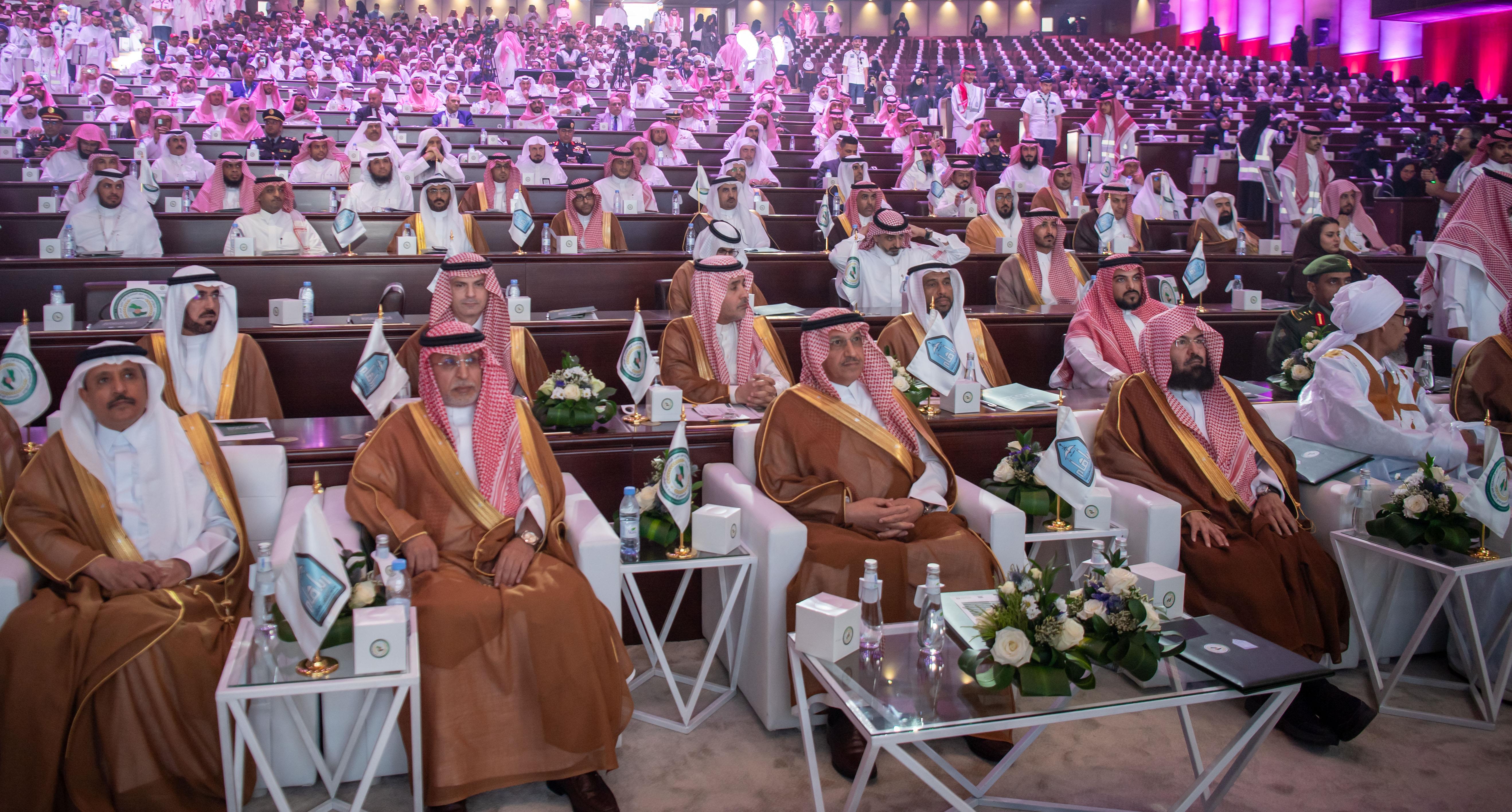 وزير التعليم يفتتح أعمال مؤتمر دور الجامعات في تعزيز قيم الانتماء الوطني والتعايش السلمي 