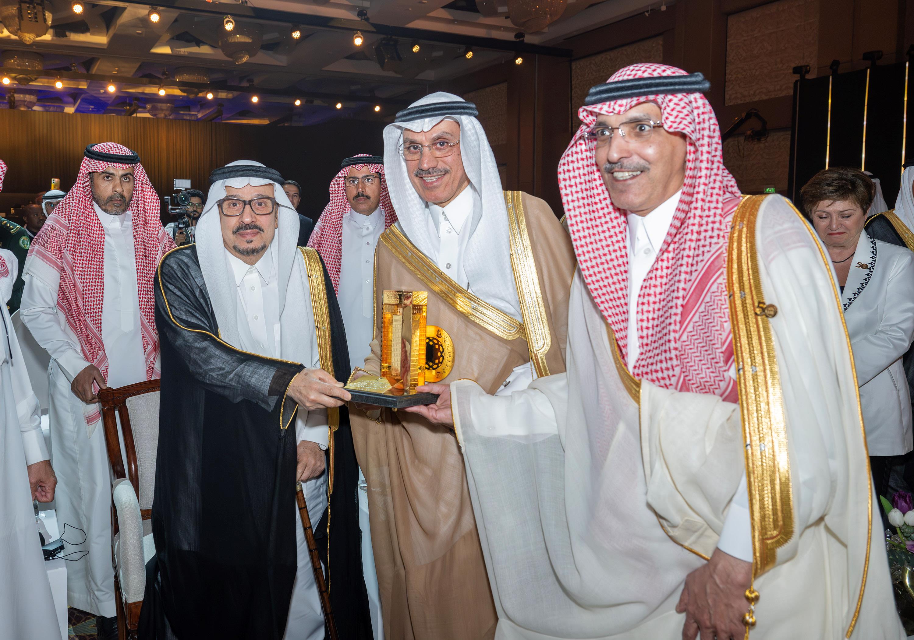 أمير منطقة الرياض يحضر احتفالية البنك الإسلامي للتنمية باليوبيل الذهبي 