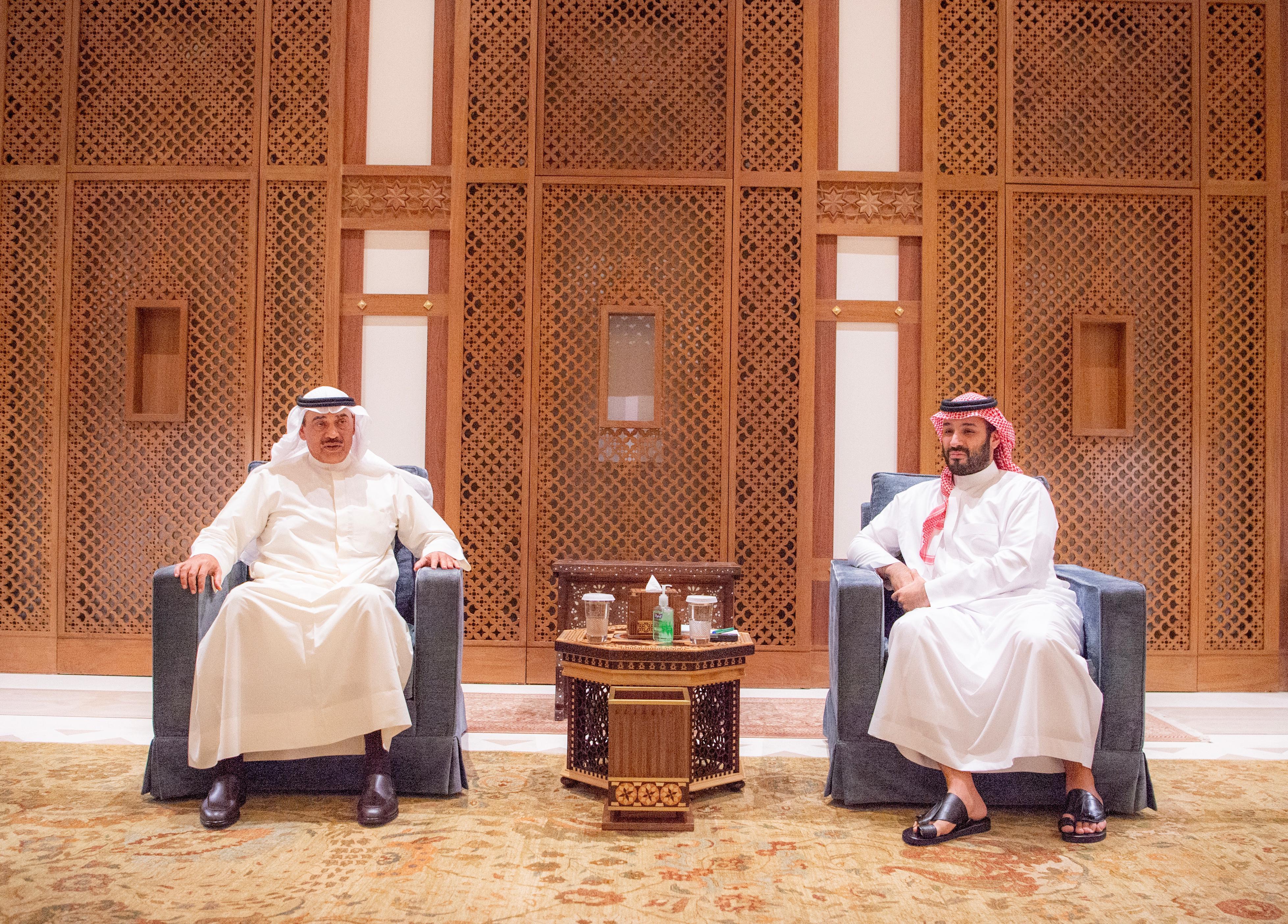 ولي العهد يلتقي ولي عهد دولة الكويت 