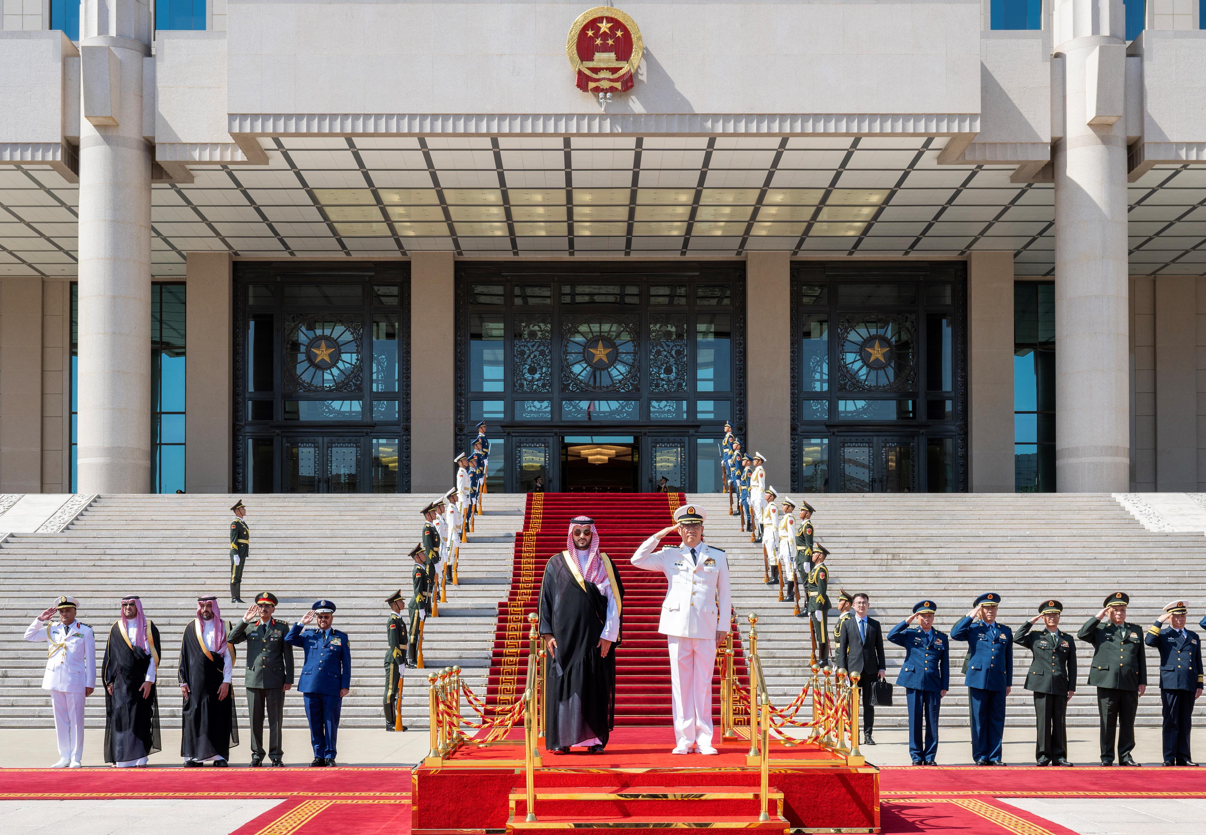 وزير الدفاع الصيني يستقبل وزير الدفاع ويعقدان جلسة مباحثات رسمية