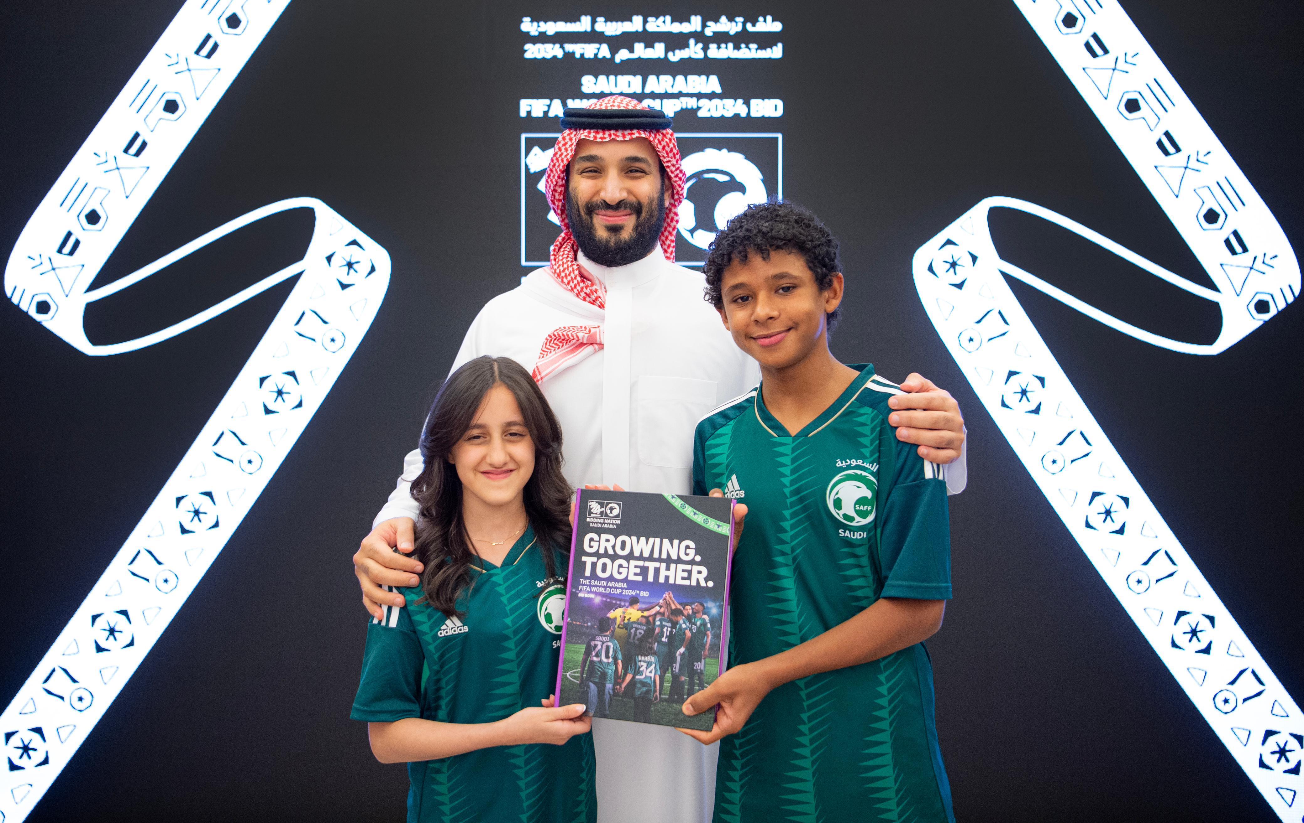  ولي العهد يبارك استكمال المملكة للإجراءات النهائية لملف استضافة كأس العالم 2034