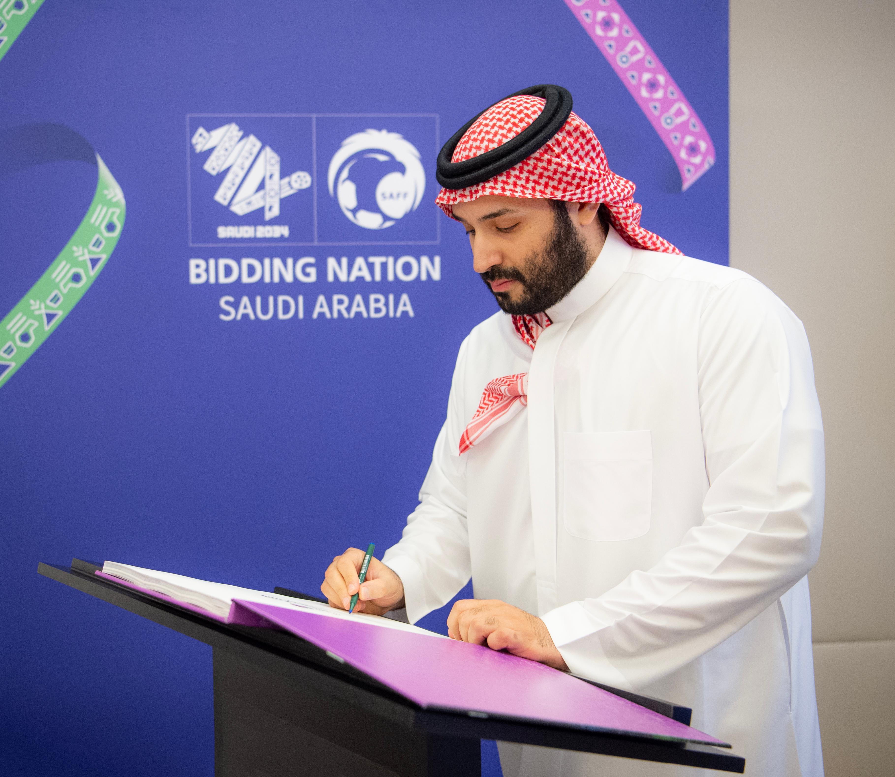  ولي العهد يبارك استكمال المملكة للإجراءات النهائية لملف استضافة كأس العالم 2034