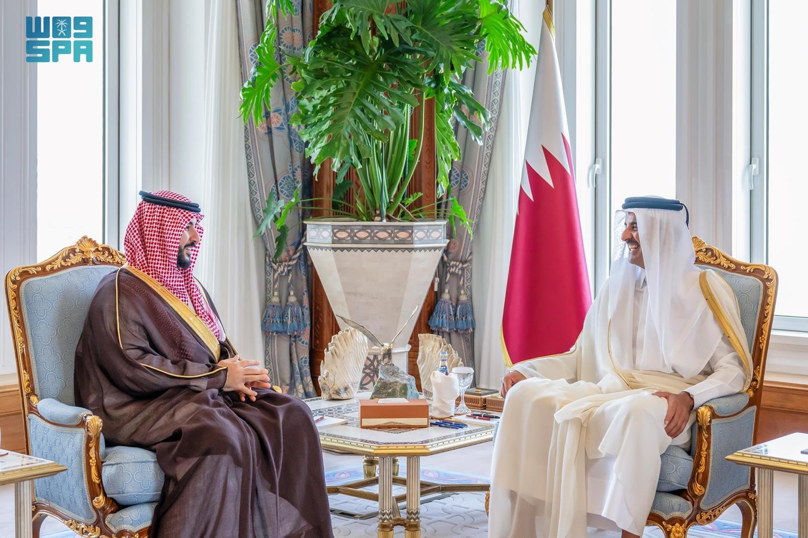  وزير الدفاع يلتقي الأمير تميم آل ثاني بالعاصمة القطرية الدوحة