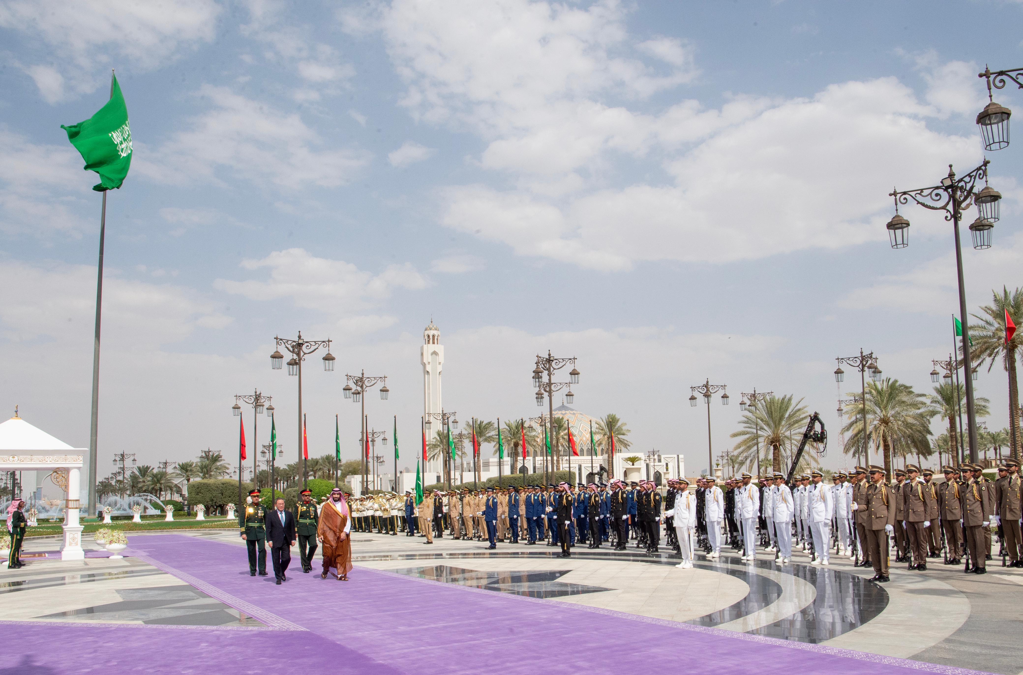 ولي العهد يستقبل رئيس مجلس الدولة بجمهورية الصين الشعبية