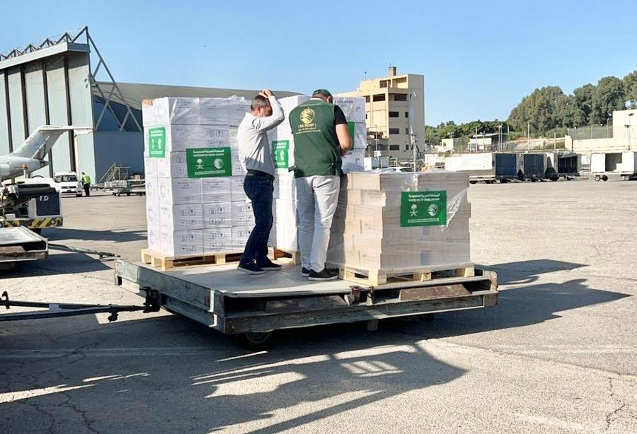 الطائرة الإغاثية السعودية الرابعة عشرة تصل إلى لبنان