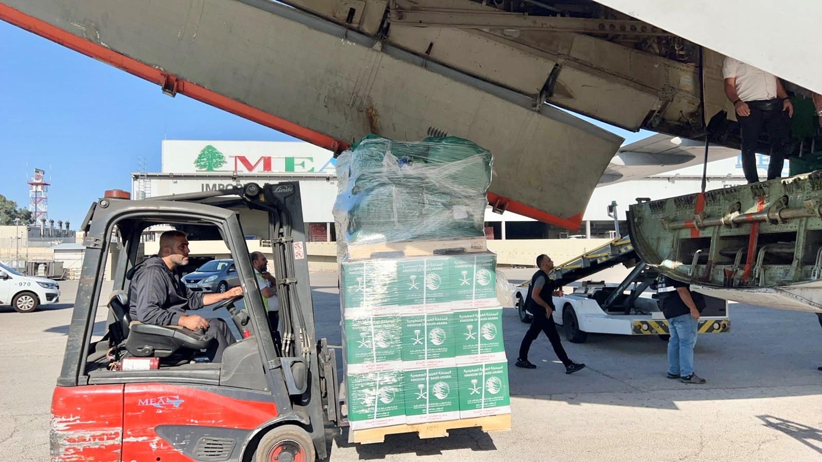 الطائرة الإغاثية السعودية الرابعة عشرة تصل إلى لبنان