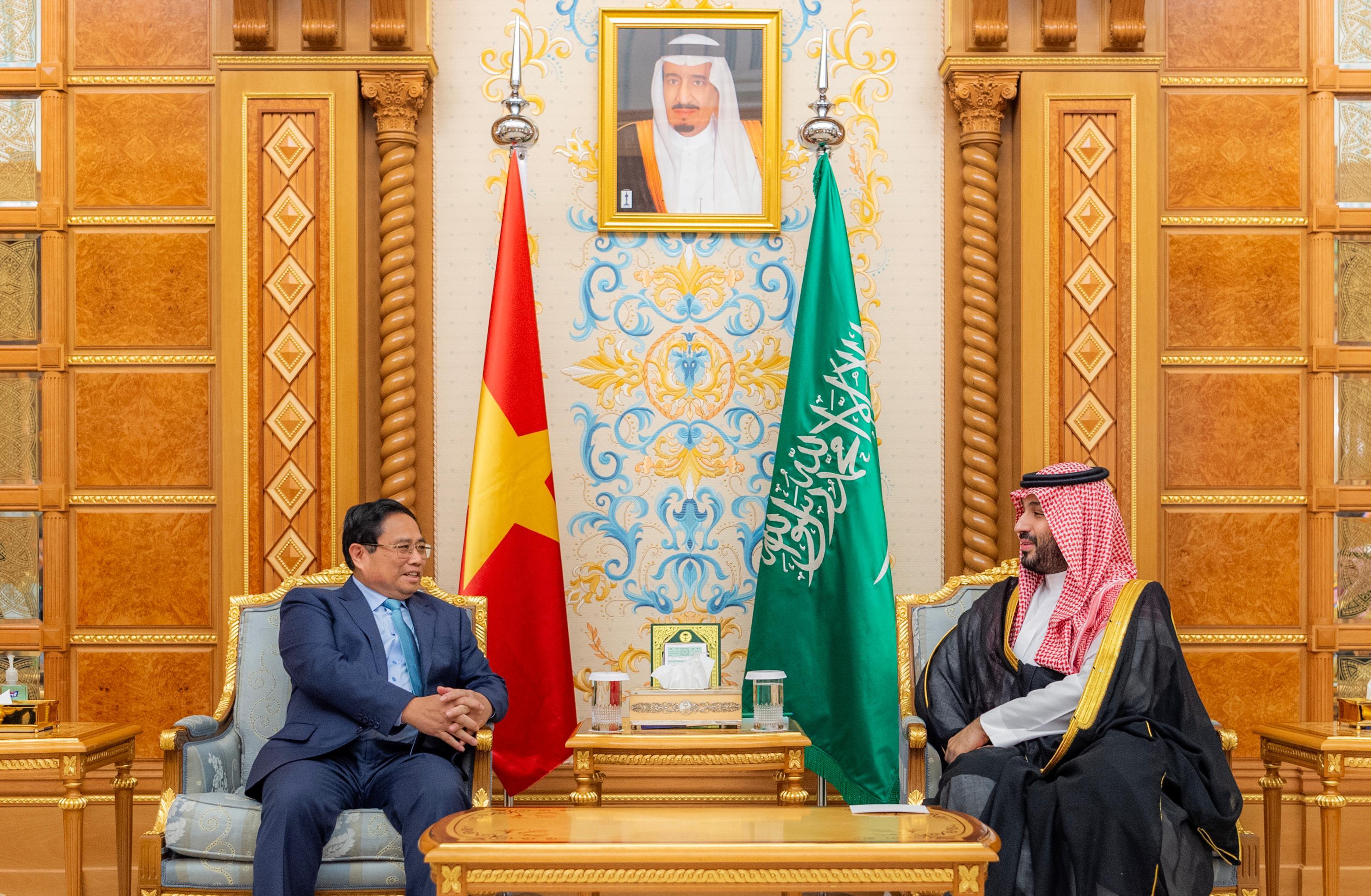  ولي العهد يلتقي رئيس وزراء جمهورية فيتنام الاشتراكية