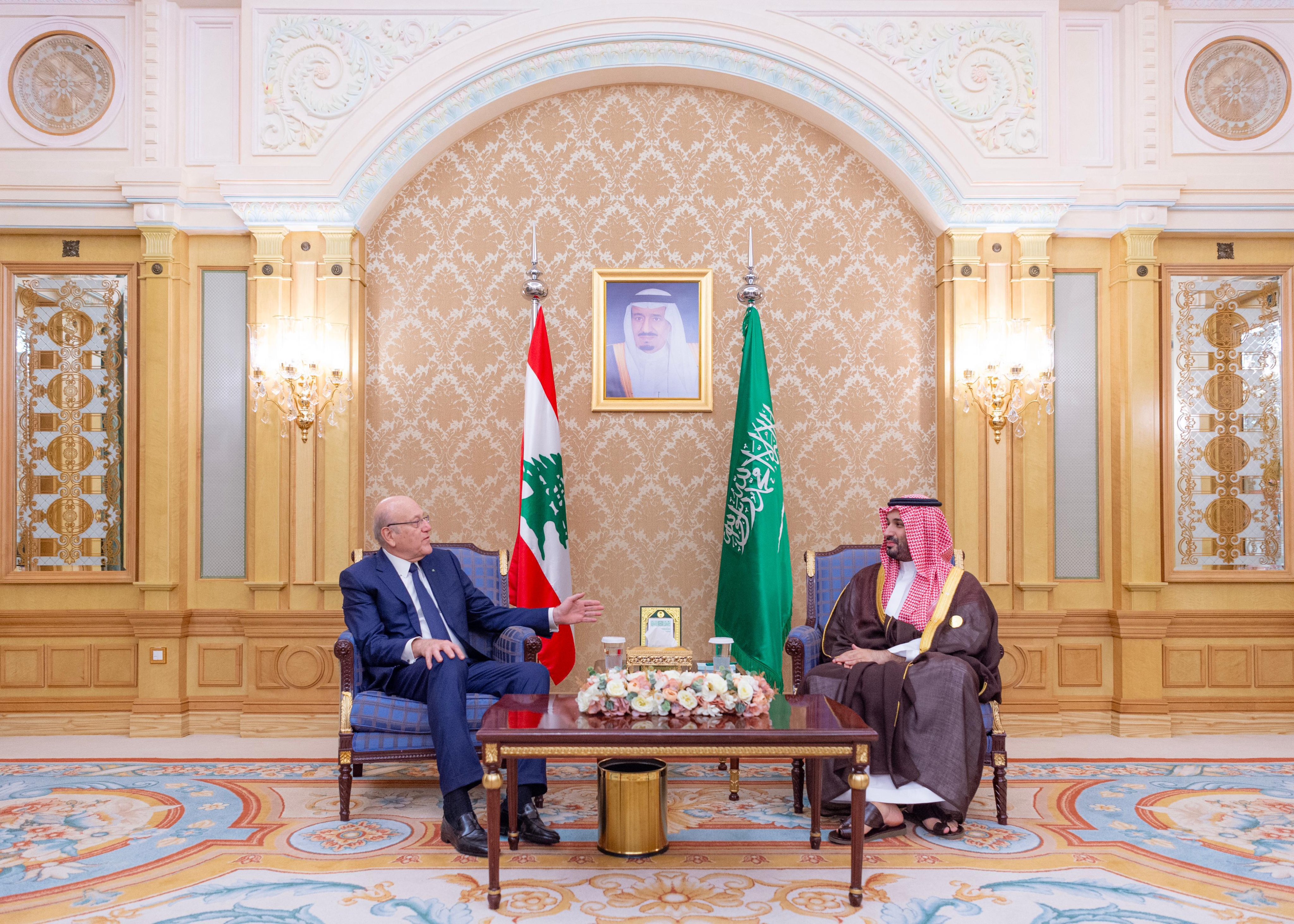 ولي العهد يلتقي رئيس مجلس الوزراء اللبناني 