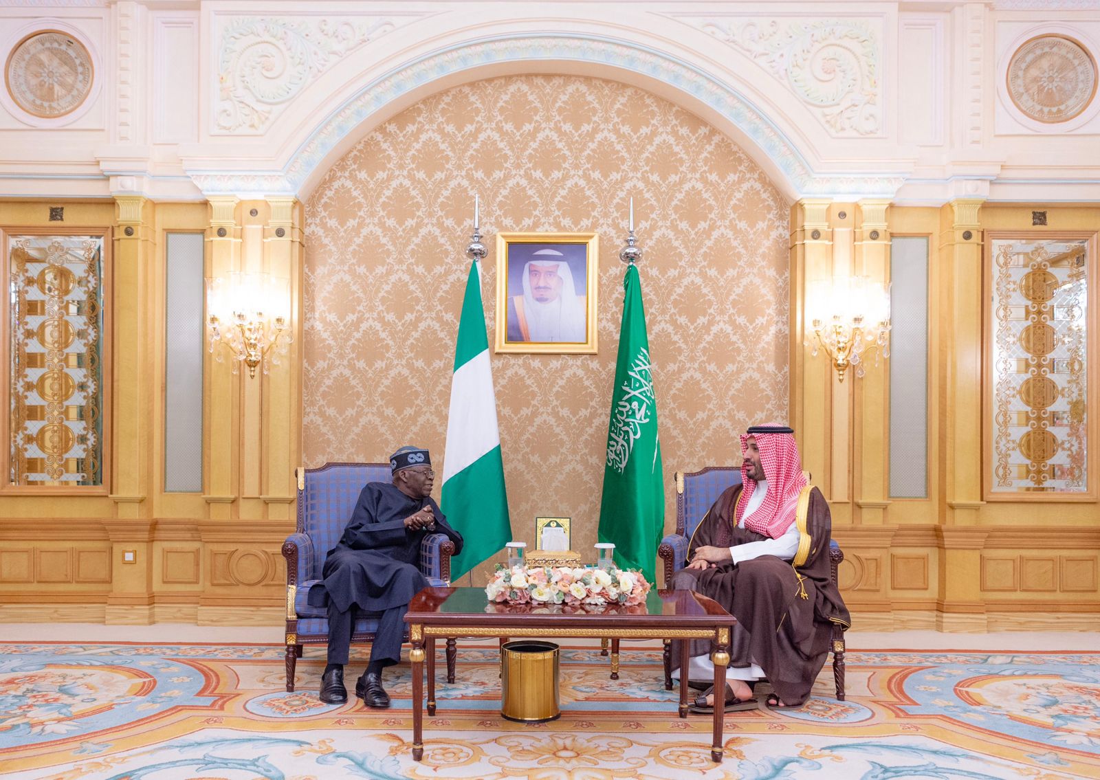  ولي العهد يلتقي رئيس جمهورية نيجيريا الاتحادية 