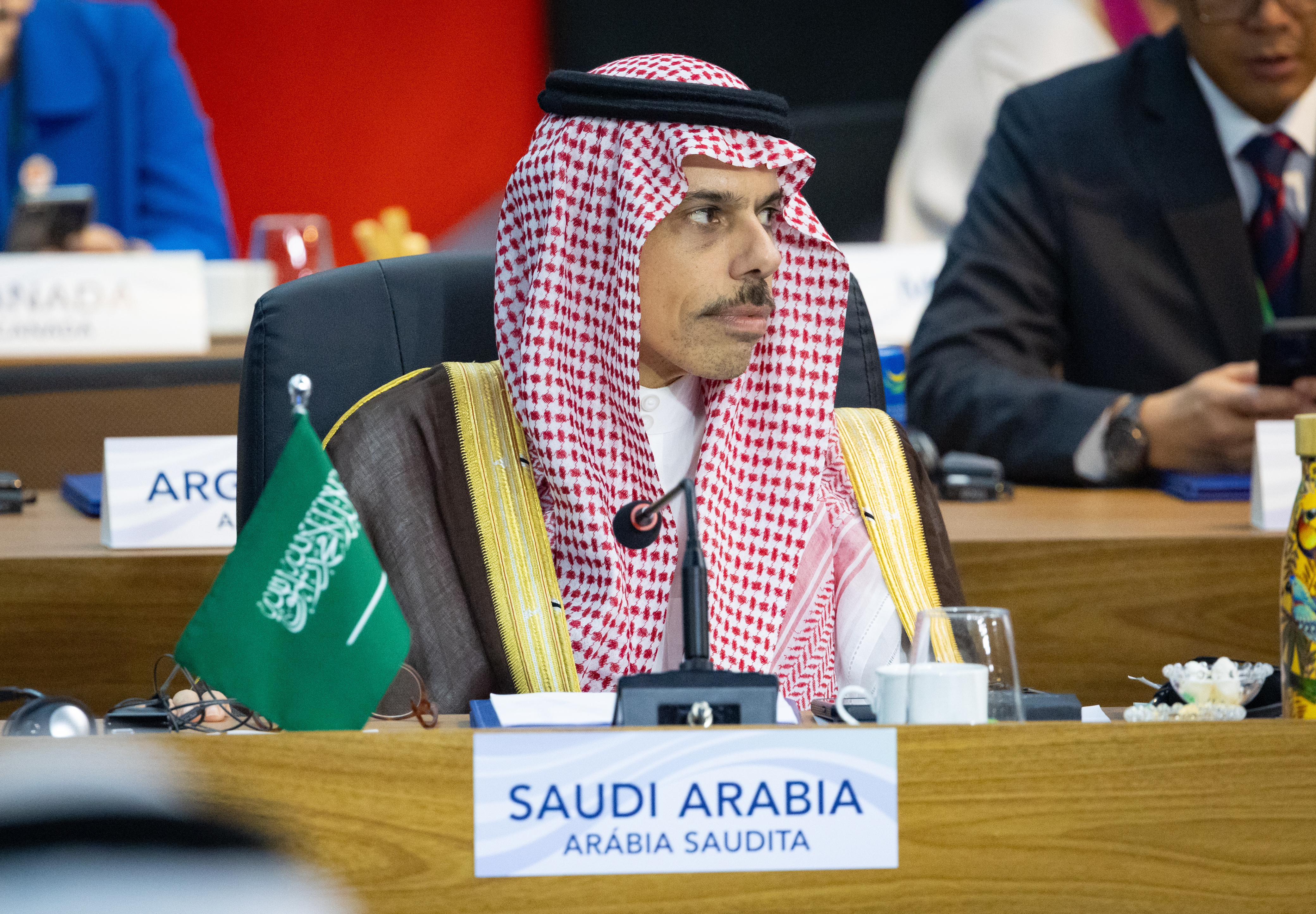  وزير الخارجية يترأس وفد المملكة في الجلسة الأولى لقمة مجموعة العشرين ويعلن انضمام المملكة للتحالف الدولي ضد الجوع والفقر