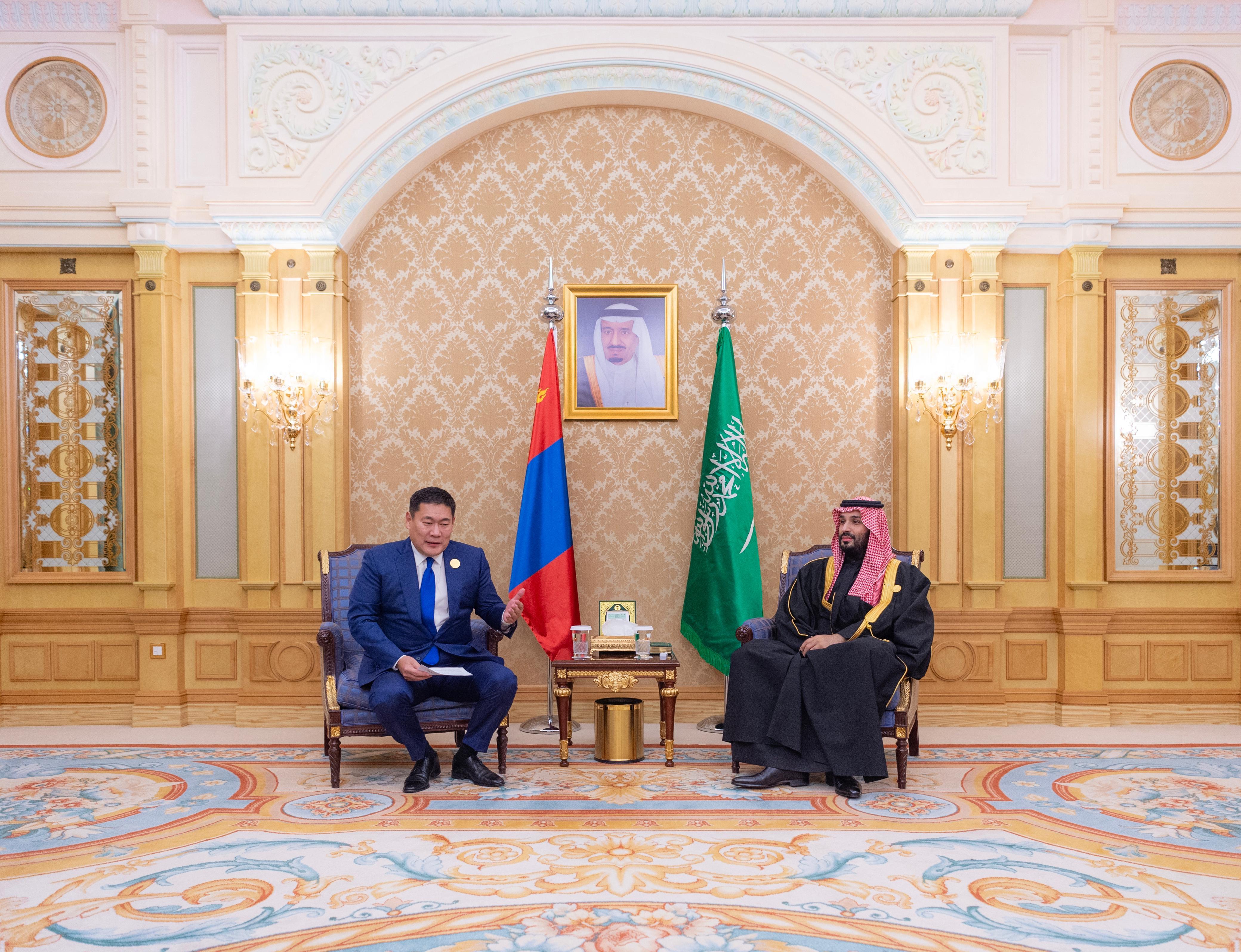 ولي العهد يلتقي رئيس الوزراء بجمهورية منغوليا