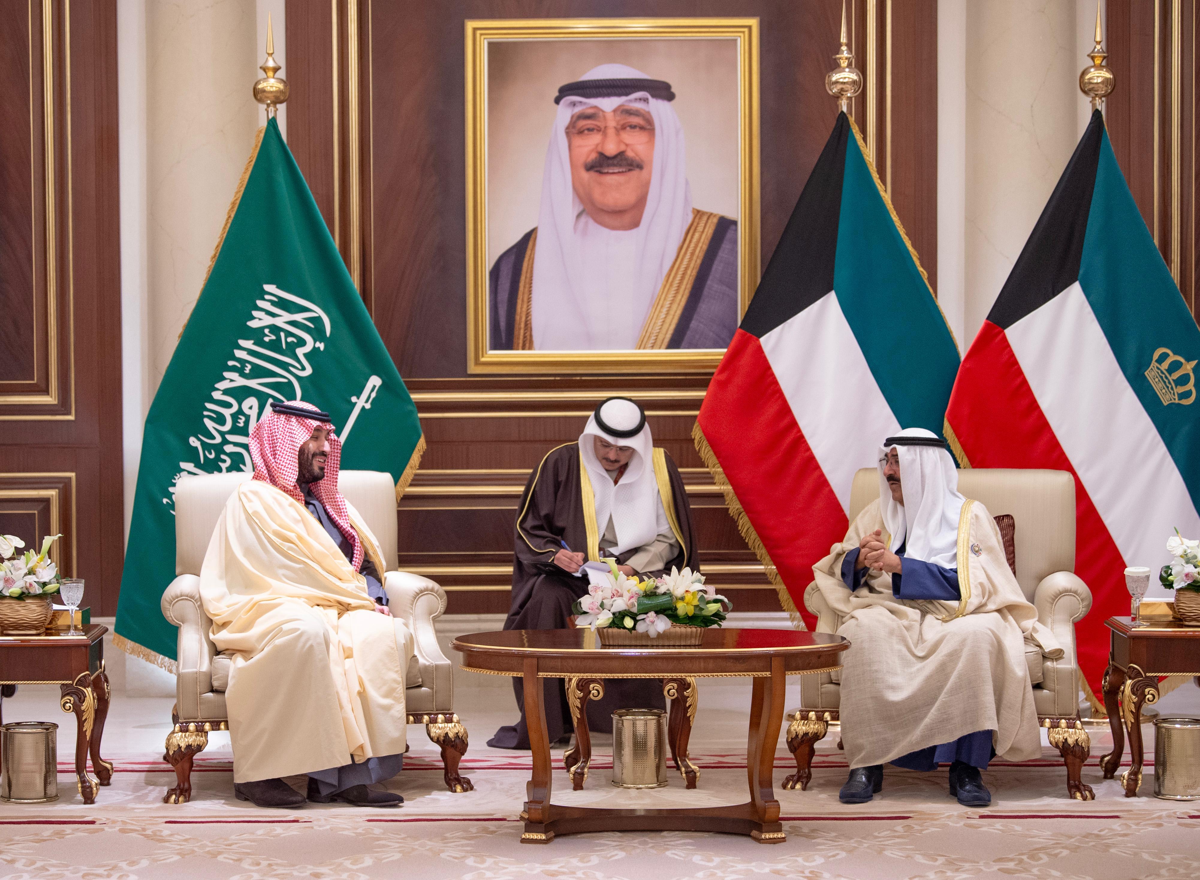 ولي العهد يصل إلى الكويت