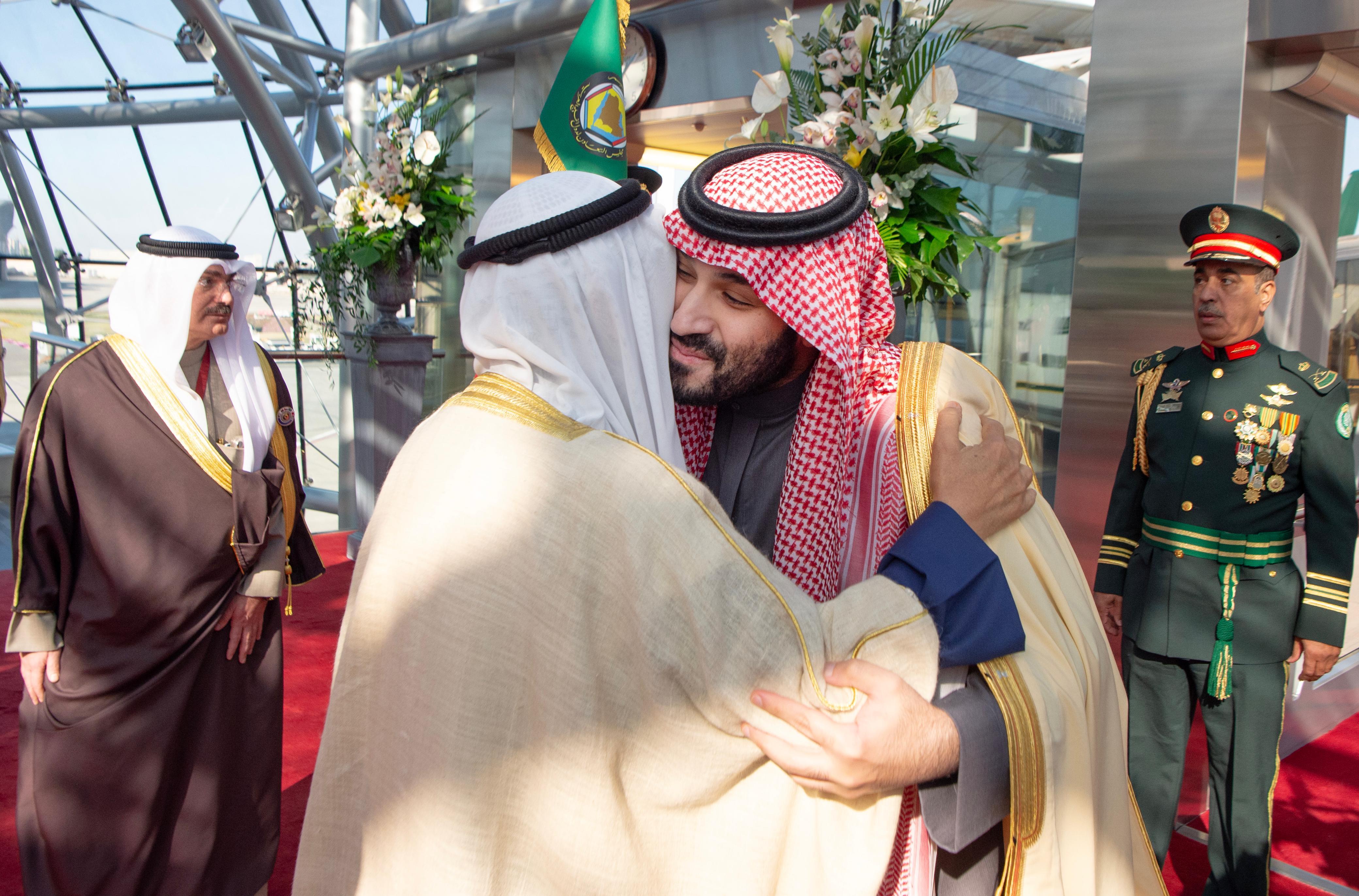 ولي العهد يصل إلى الكويت