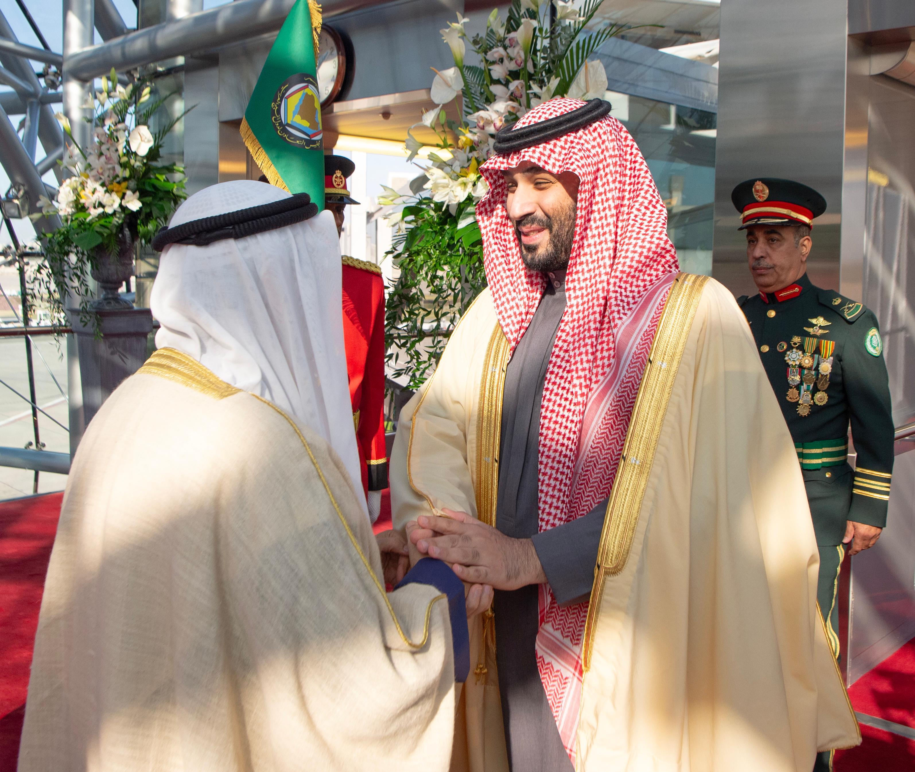 ولي العهد يصل إلى الكويت